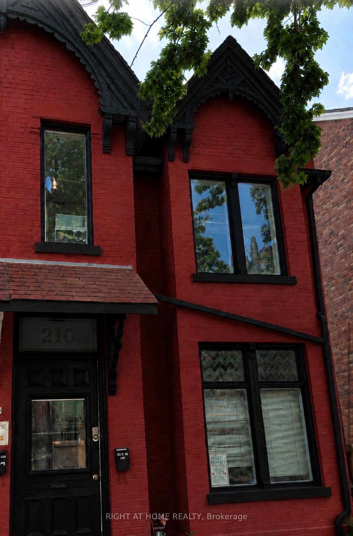 210 McCaul Street Unit 2, Toronto, ON M5T 1W5