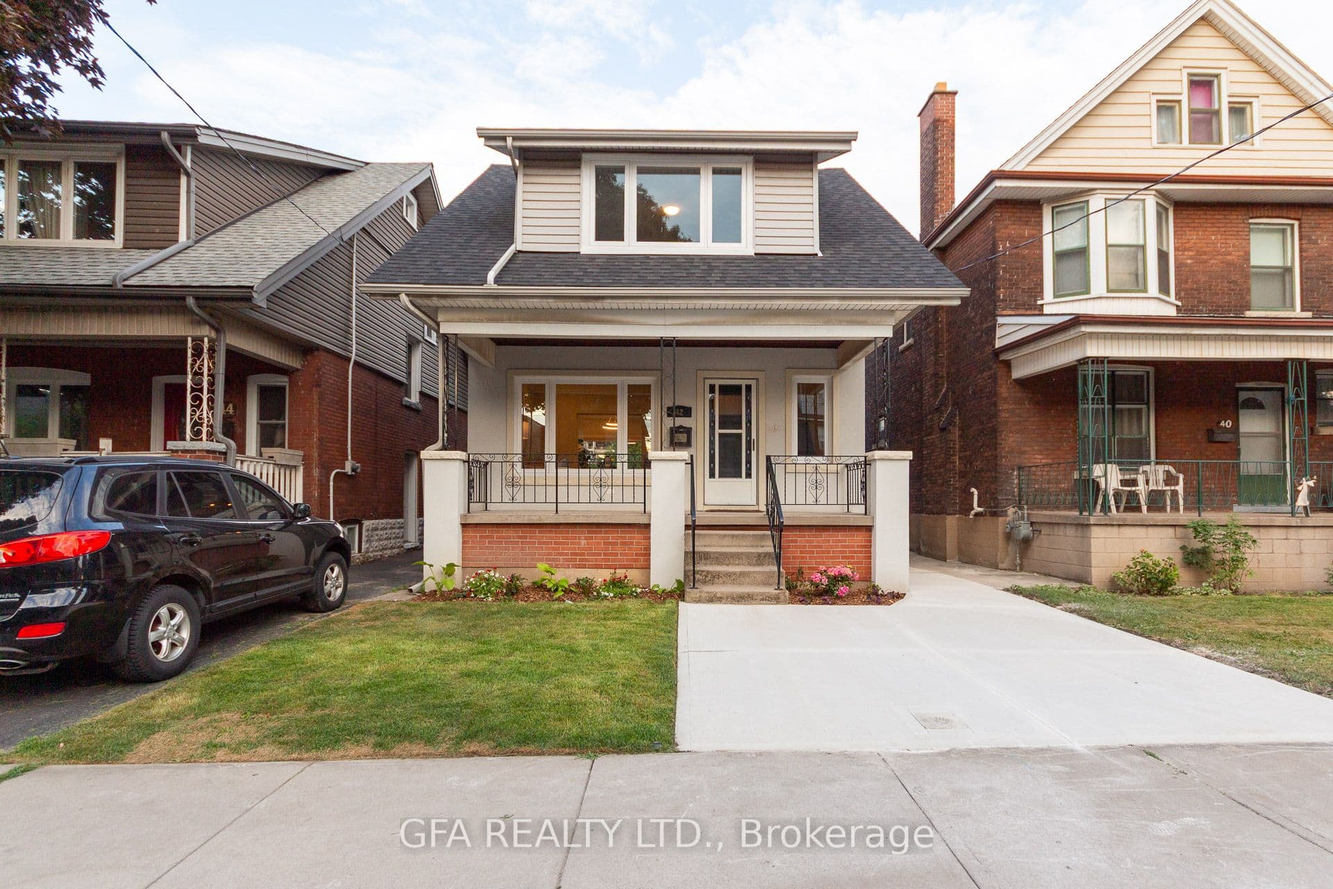 42 Barnesdale Avenue N, Hamilton, ON L8L 6R8