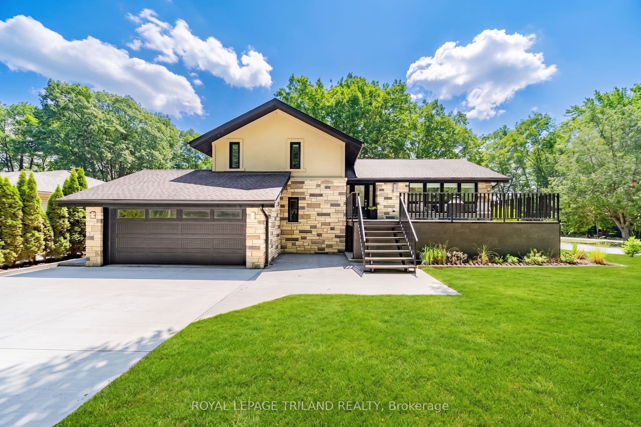 9653 Joanne Avenue, Lambton Shores, ON N0M 1T0