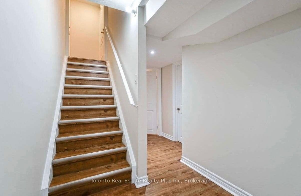 42 Crystalview Crescent #Lower, Brampton, ON L6P 2R7