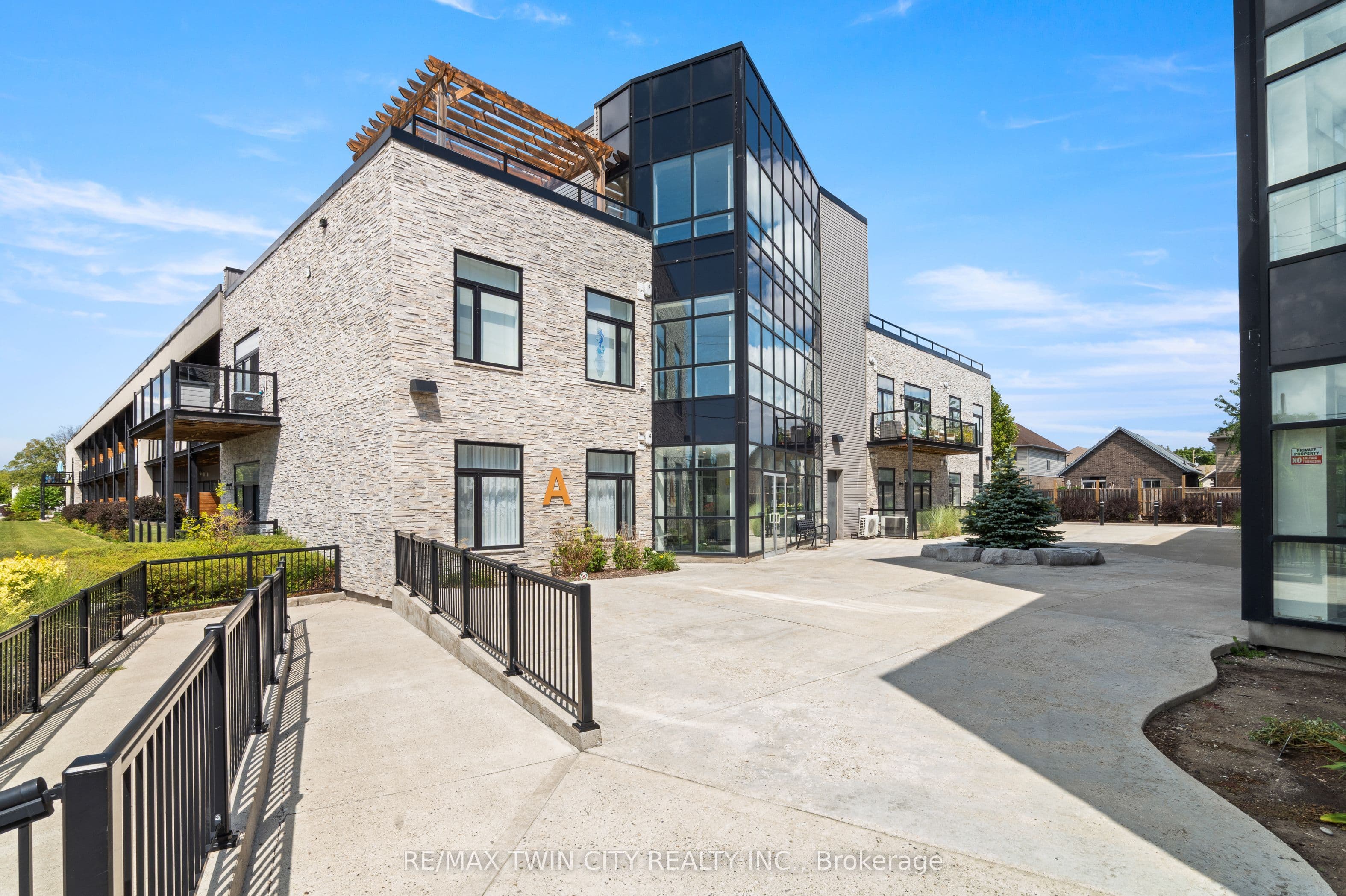 85 Morrell Street 207, Building A, Brantford, ON N3T 4J6