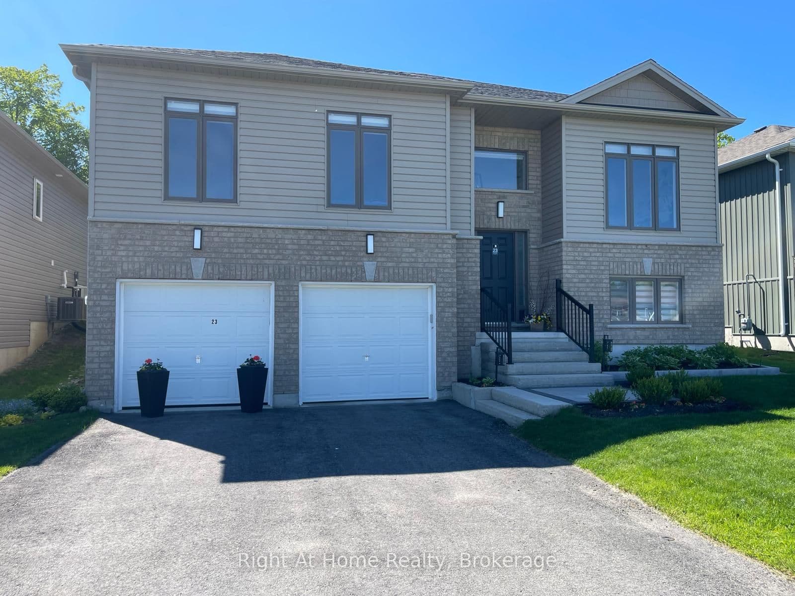 23 Ralph Dalton Boulevard, Tay, ON L0K 2A0