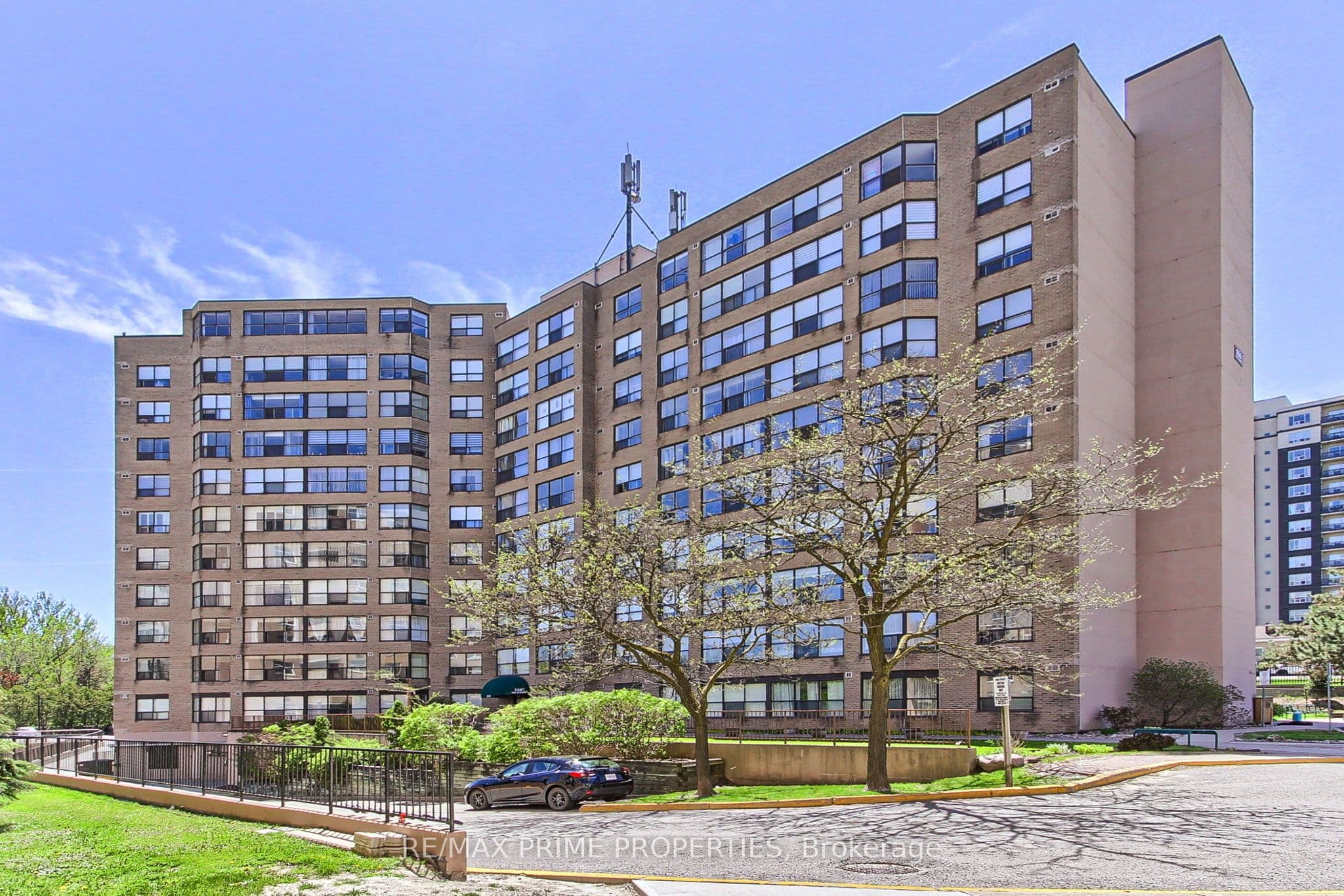 250 Davis Drive 603, Newmarket, ON L3Y 7T7