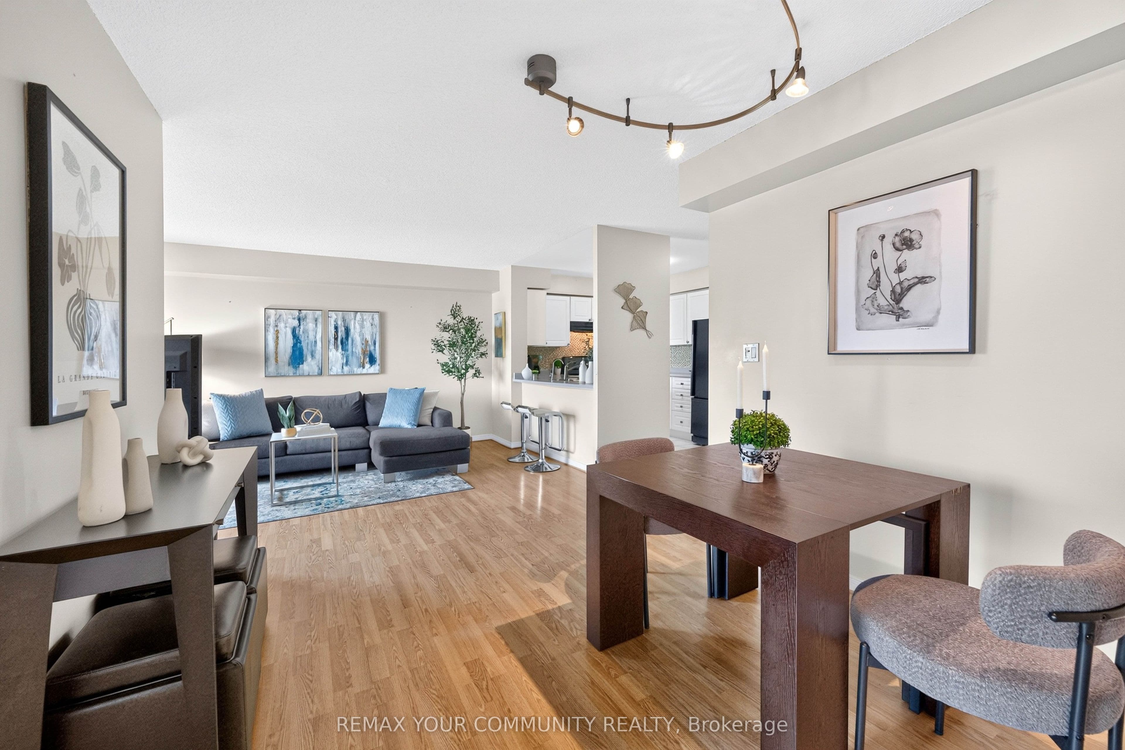 3 ELLESMERE Street 721, Richmond Hill, ON L4B 4N2
