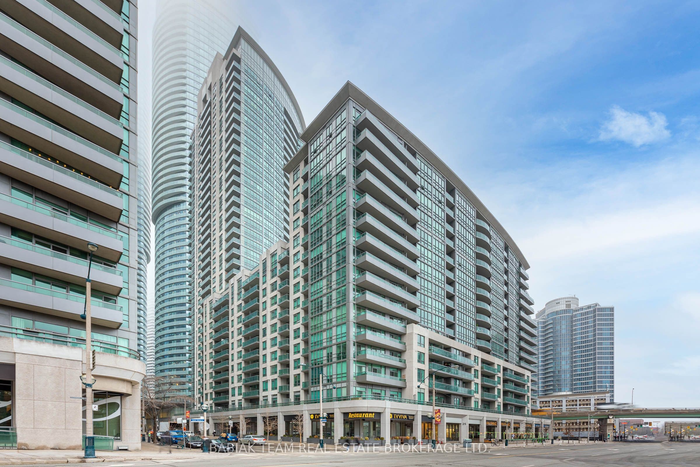 25 Lower Simcoe Street N 1015, Toronto, ON M5J 3A1