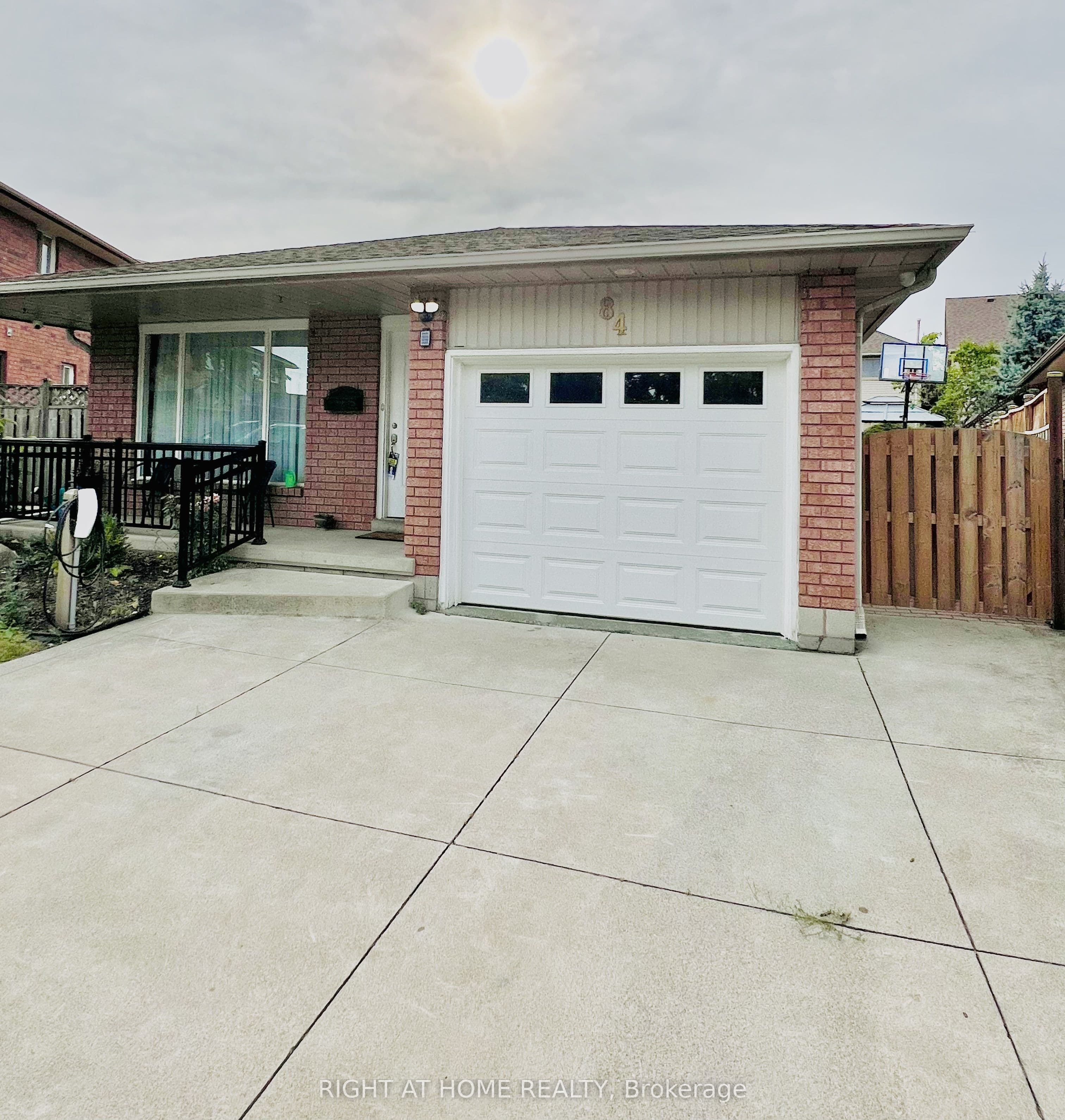 84 Juniper Drive, Hamilton, ON L8E 4G6