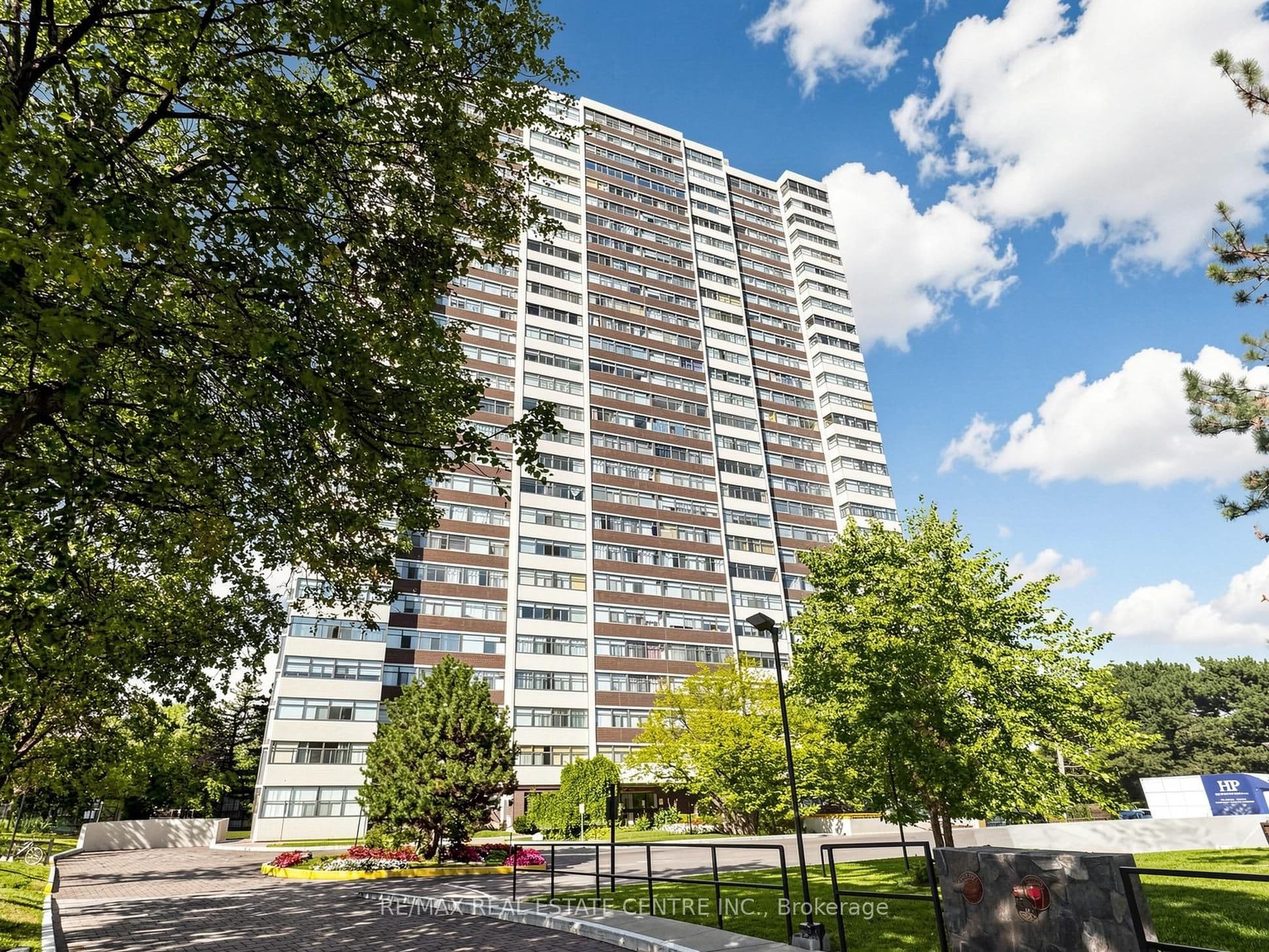 100 Antibes Drive 207, Toronto, ON M2R 3N1