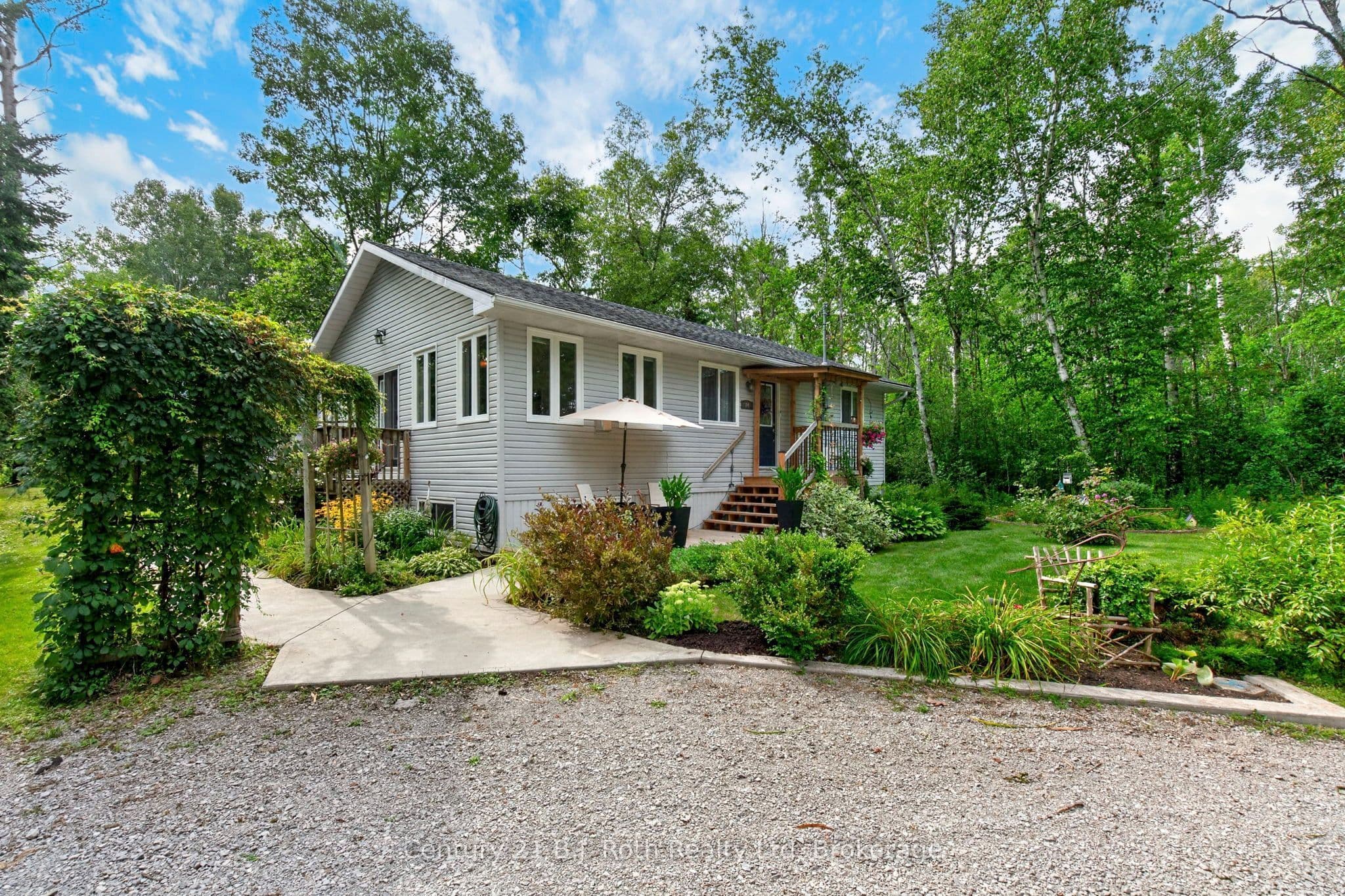 24 Crescent Drive, Tay, ON L0K 2A0