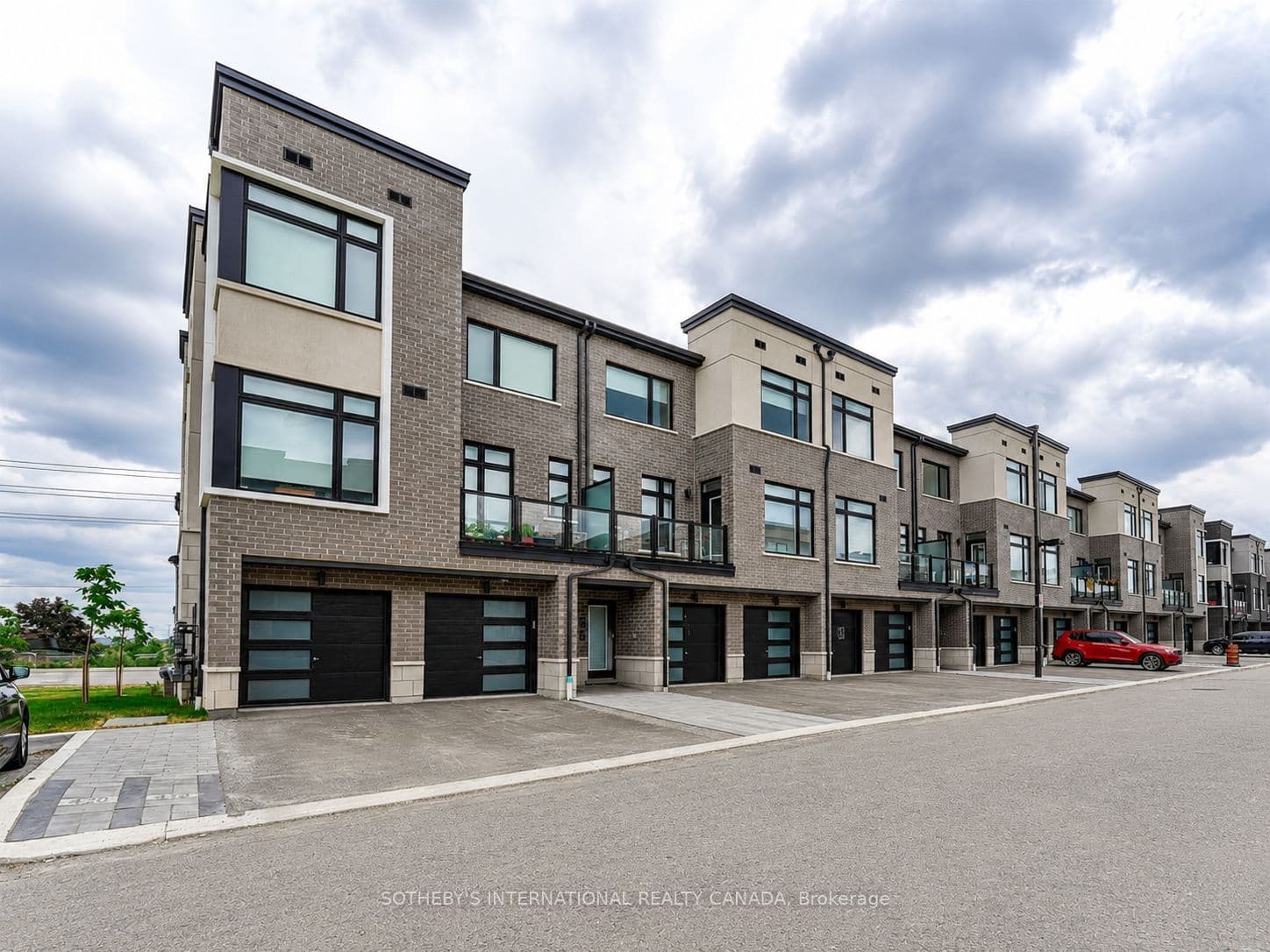 2550 Castlegate Crossing 419, Pickering, ON L1X 0H6
