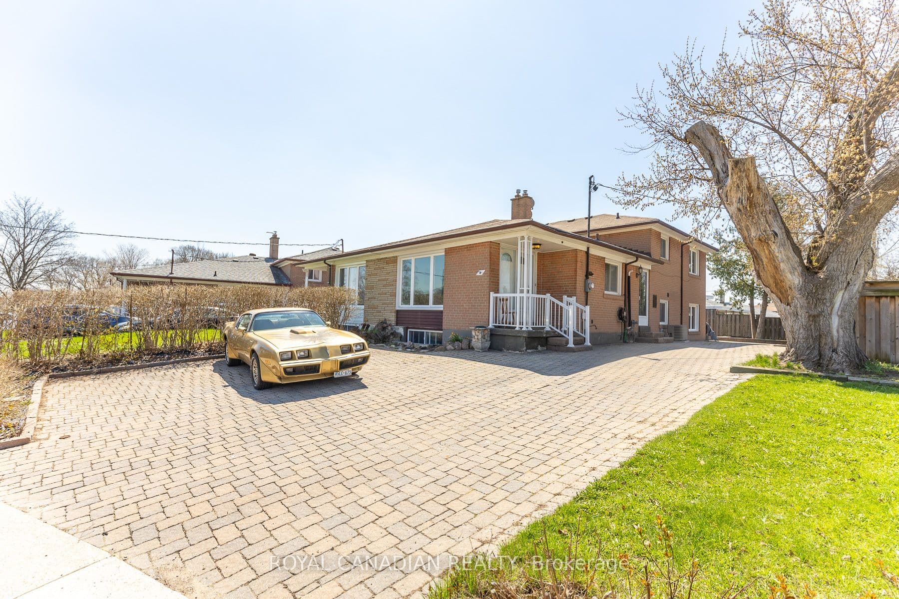 16 Gambello Crescent, Toronto, ON M3J 1W3