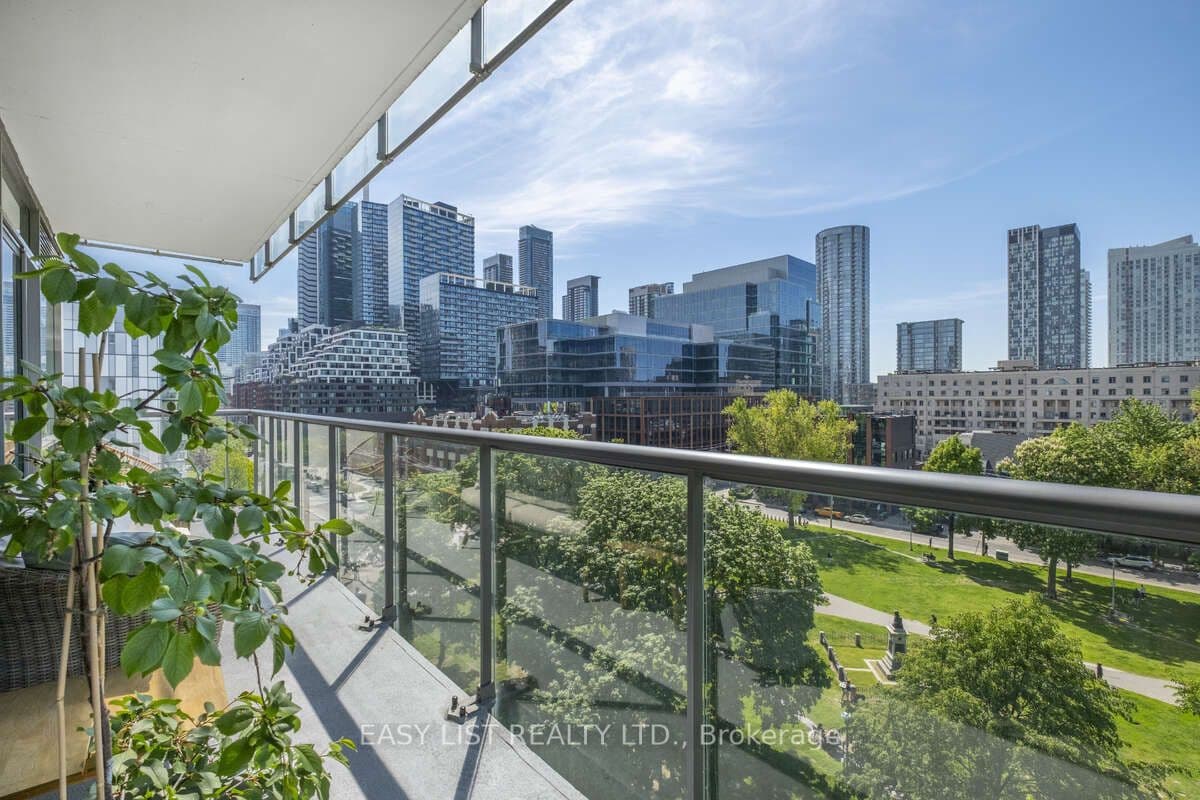 55 Stewart Street 822, Toronto, ON M5V 2V1