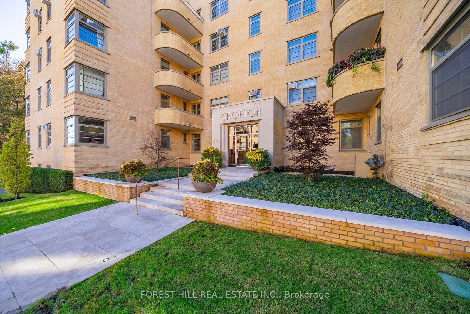 717 Eglinton Avenue W 301, Toronto, ON M5N 1C9