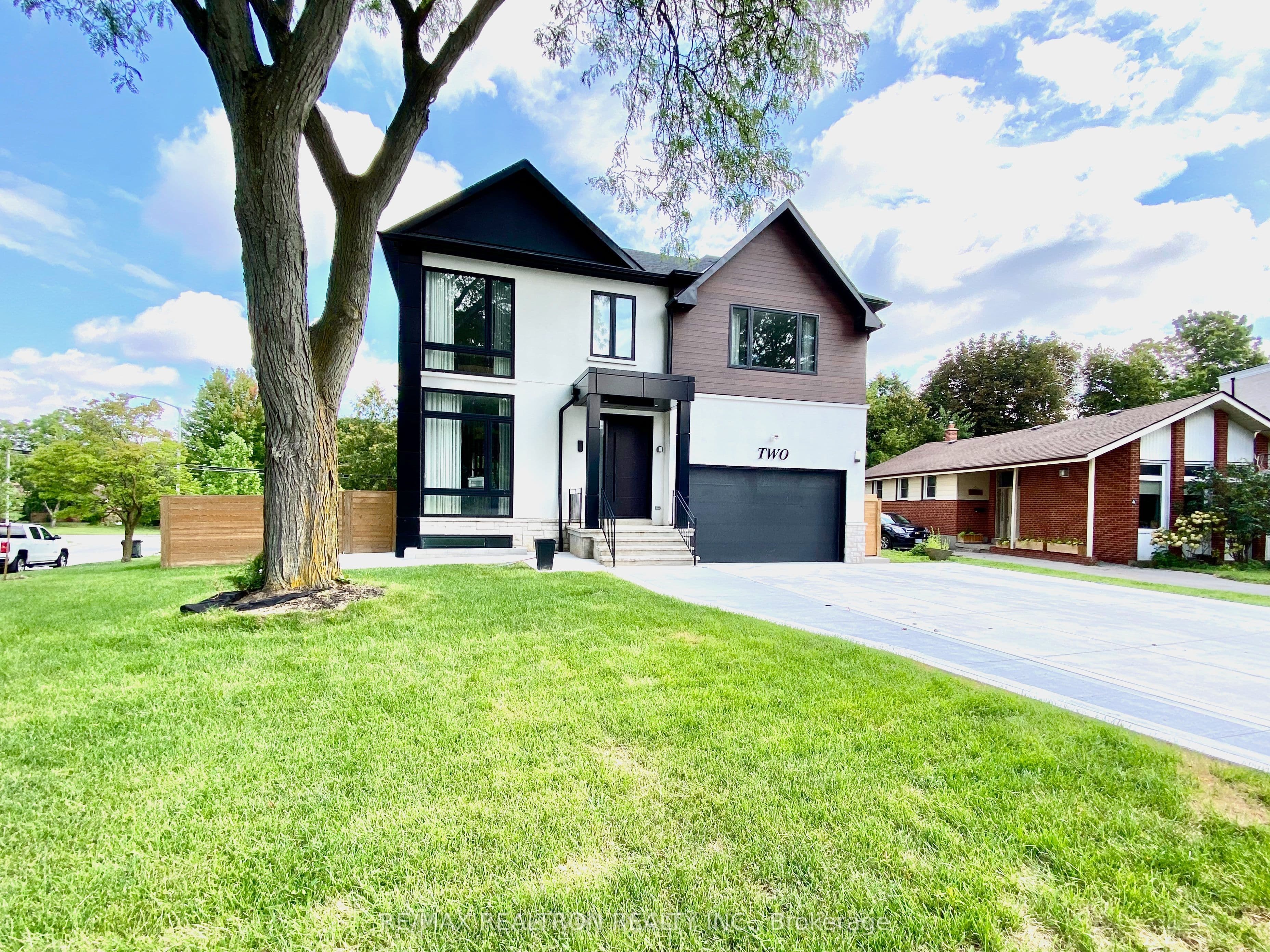 2 North Hills Terrace, Toronto, ON M3C 1M6