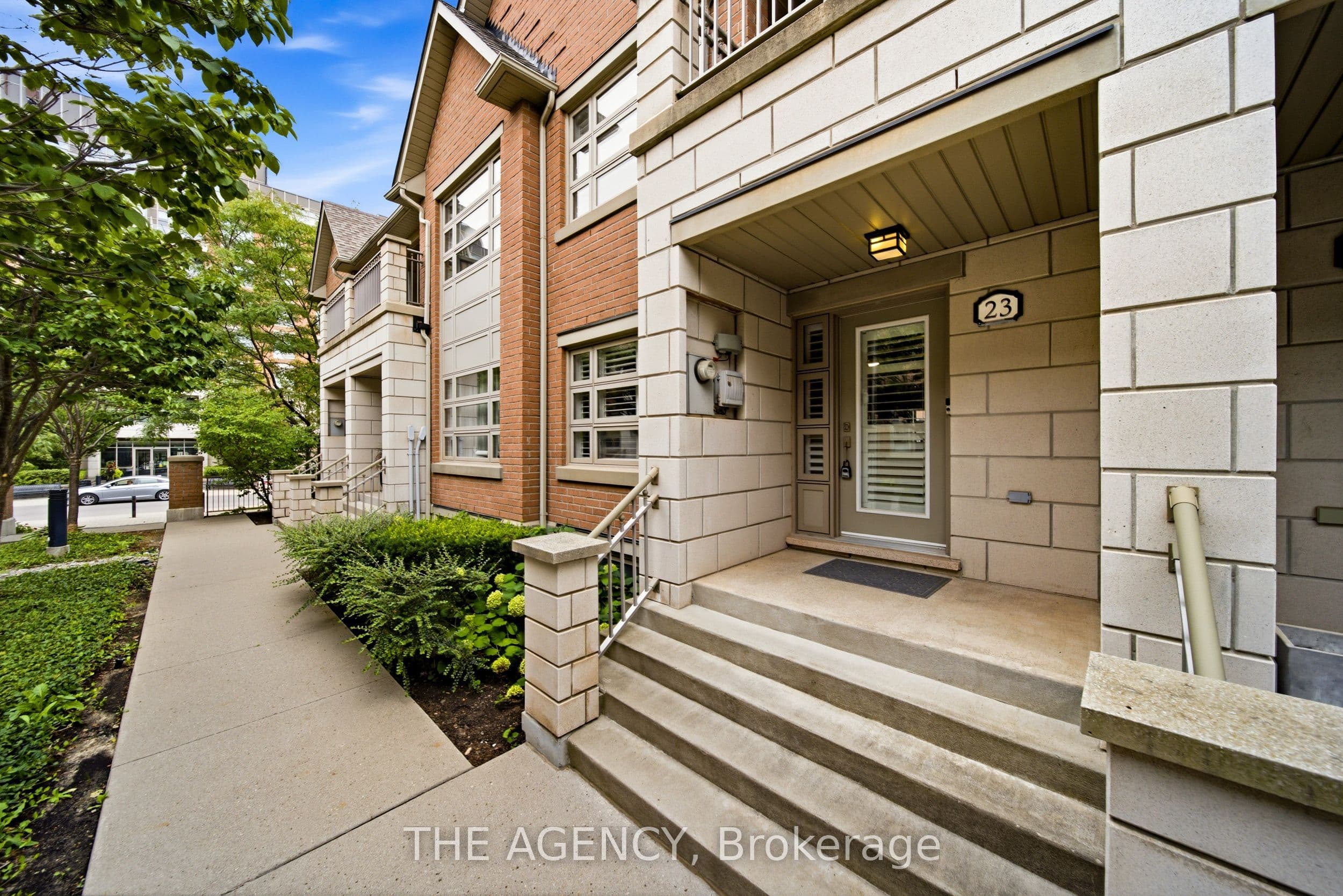 2460 Prince Michael Drive 23, Oakville, ON L6H 0G8
