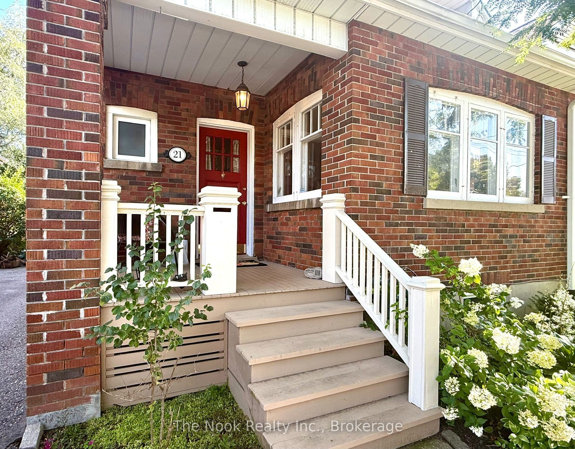21 Westmoreland Avenue, Oshawa, ON L1G 2M9