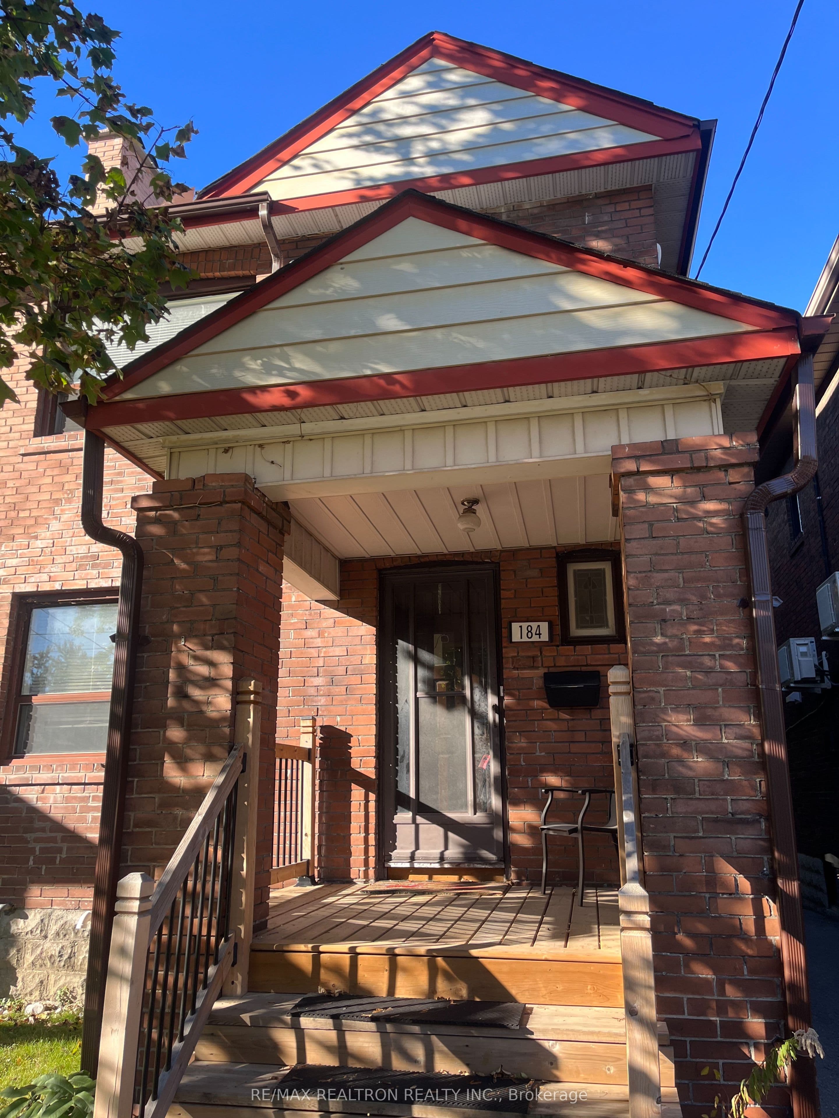 184 Westwood Avenue, Toronto, ON M4K 2B1