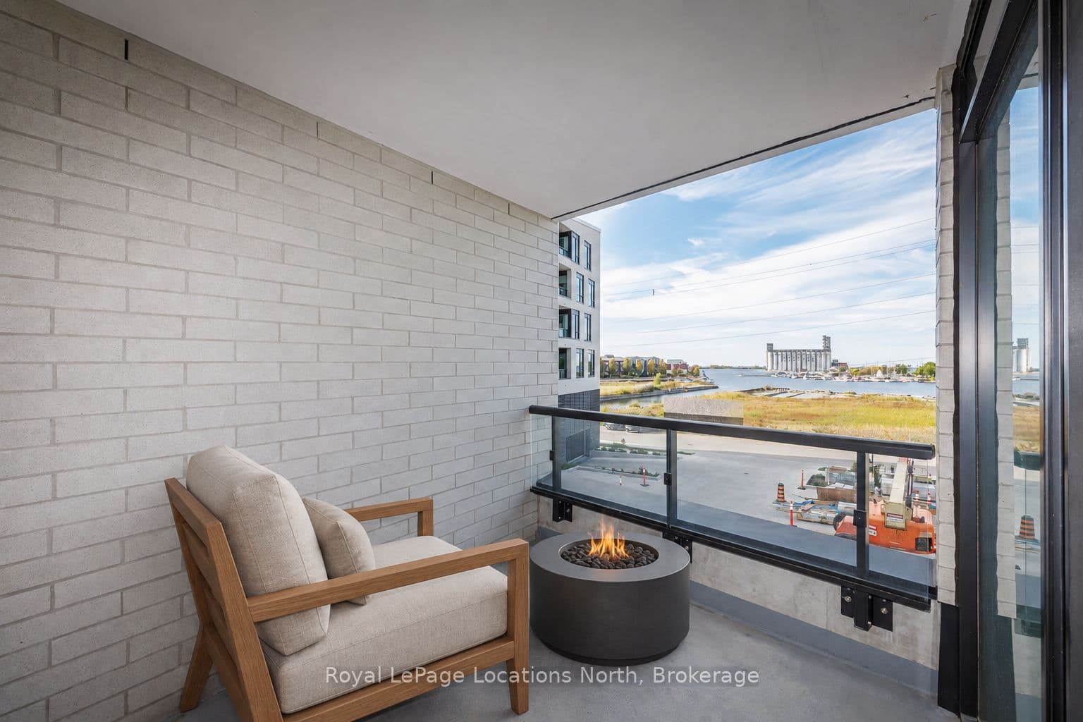 31 HURON Street 203, Collingwood, ON L9Y 5T7