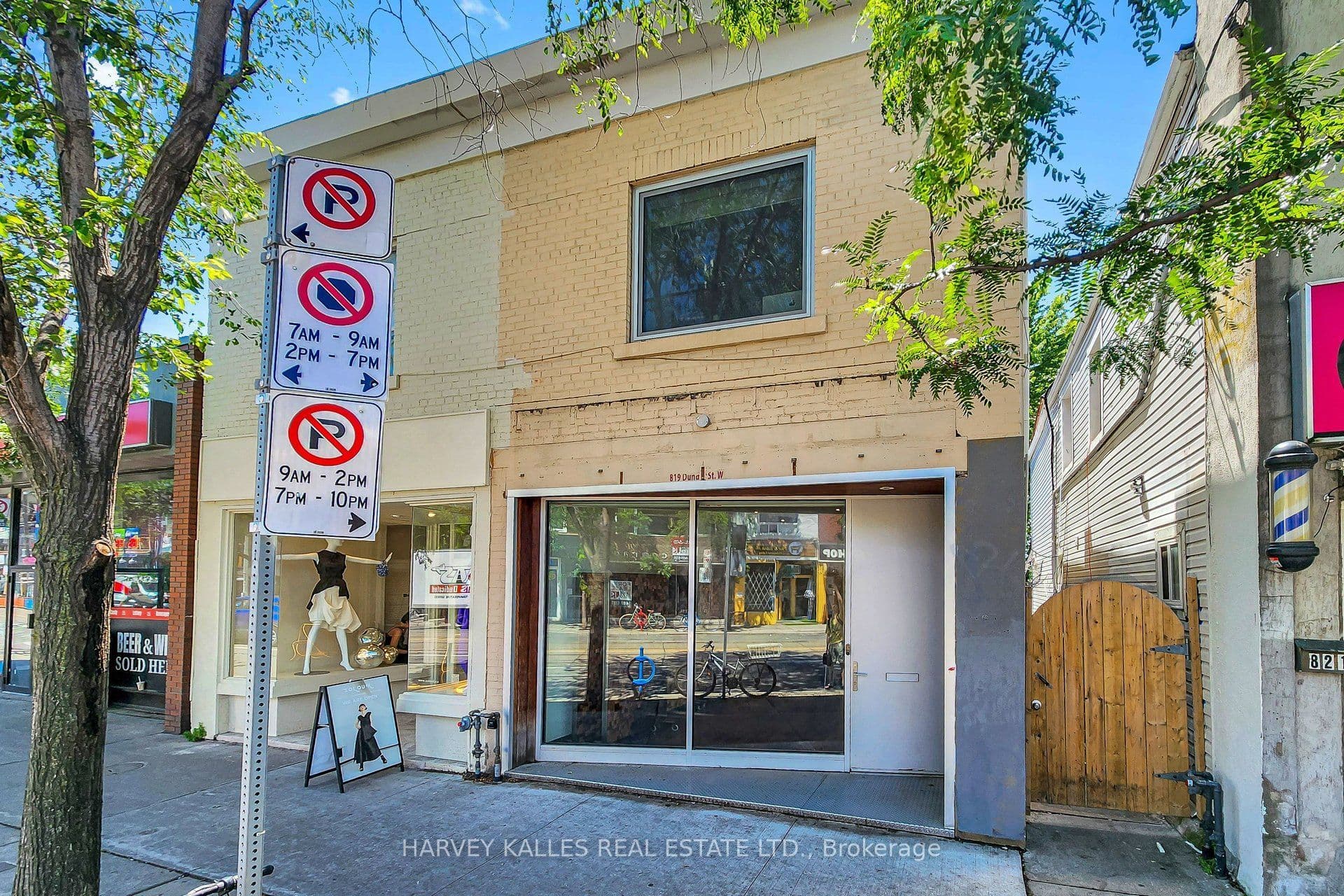 819 Dundas Street W, Toronto, ON M6J 1V4