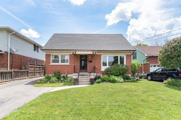 43 Wyngate Avenue E, Hamilton, ON L8G 1T3