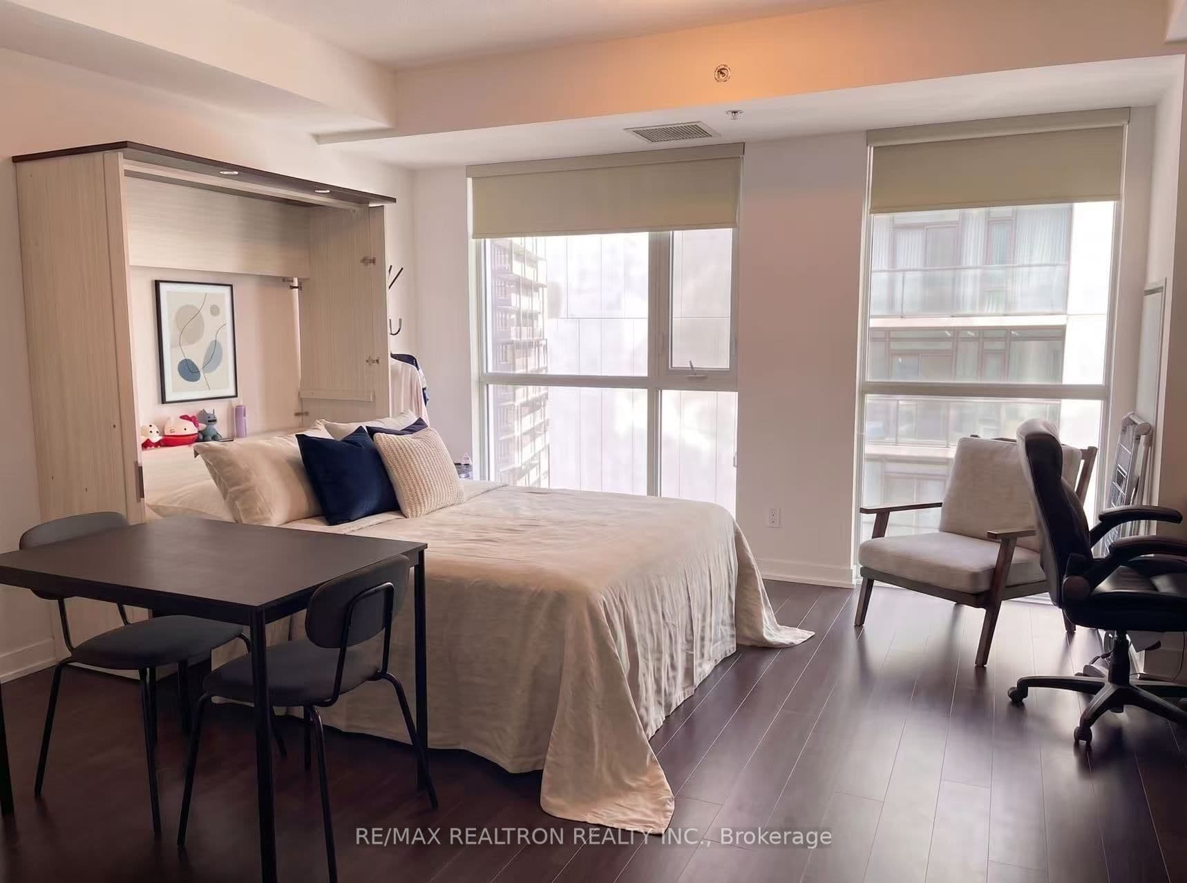 318 Richmond Street 1710, Toronto, ON M5V 0B4
