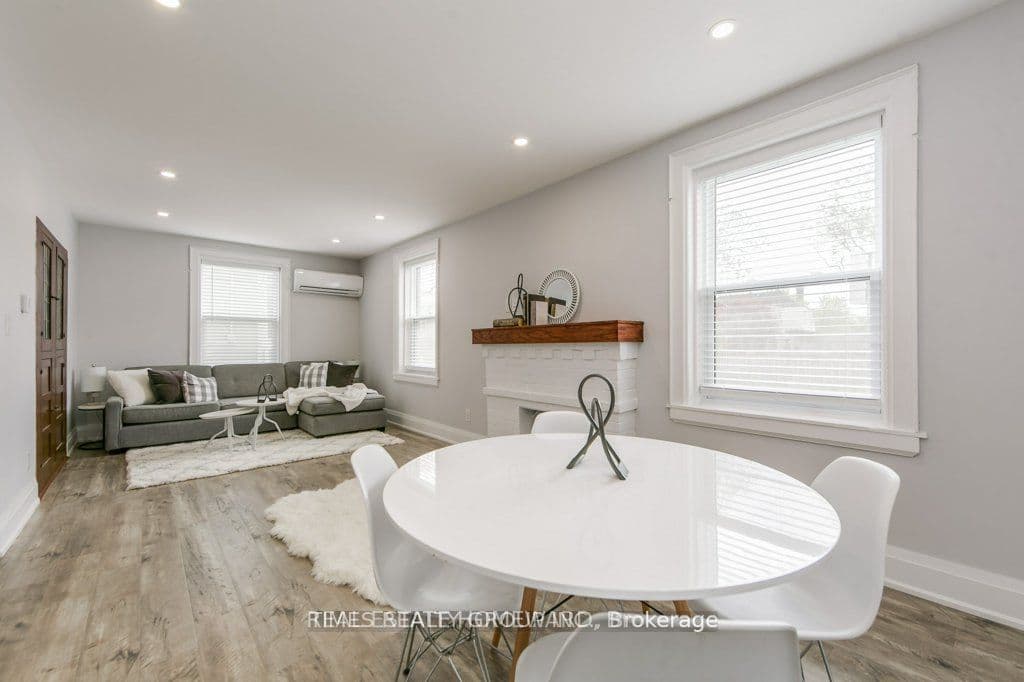 1492 Dundas Street E 1, Toronto, ON M4M 1S9