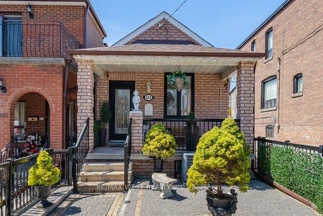 524 Salem Avenue N, Toronto, ON M6H 3E1
