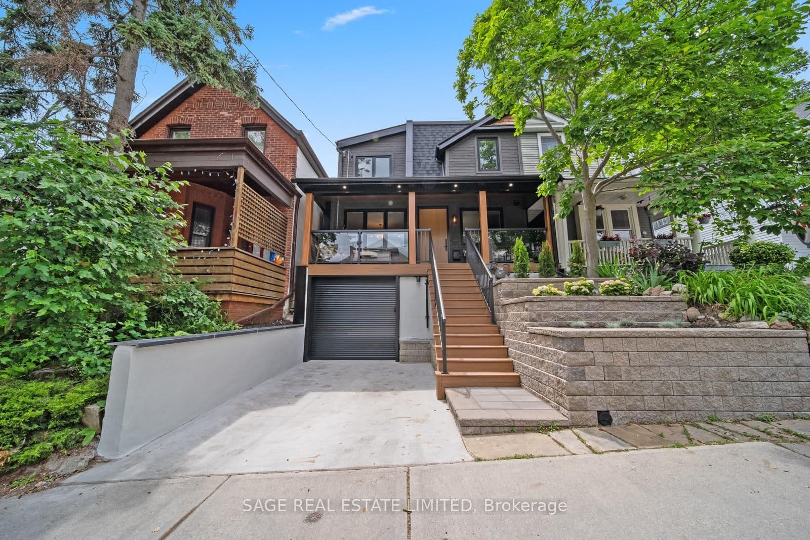 116 Lee Avenue, Toronto, ON M4E 2P3