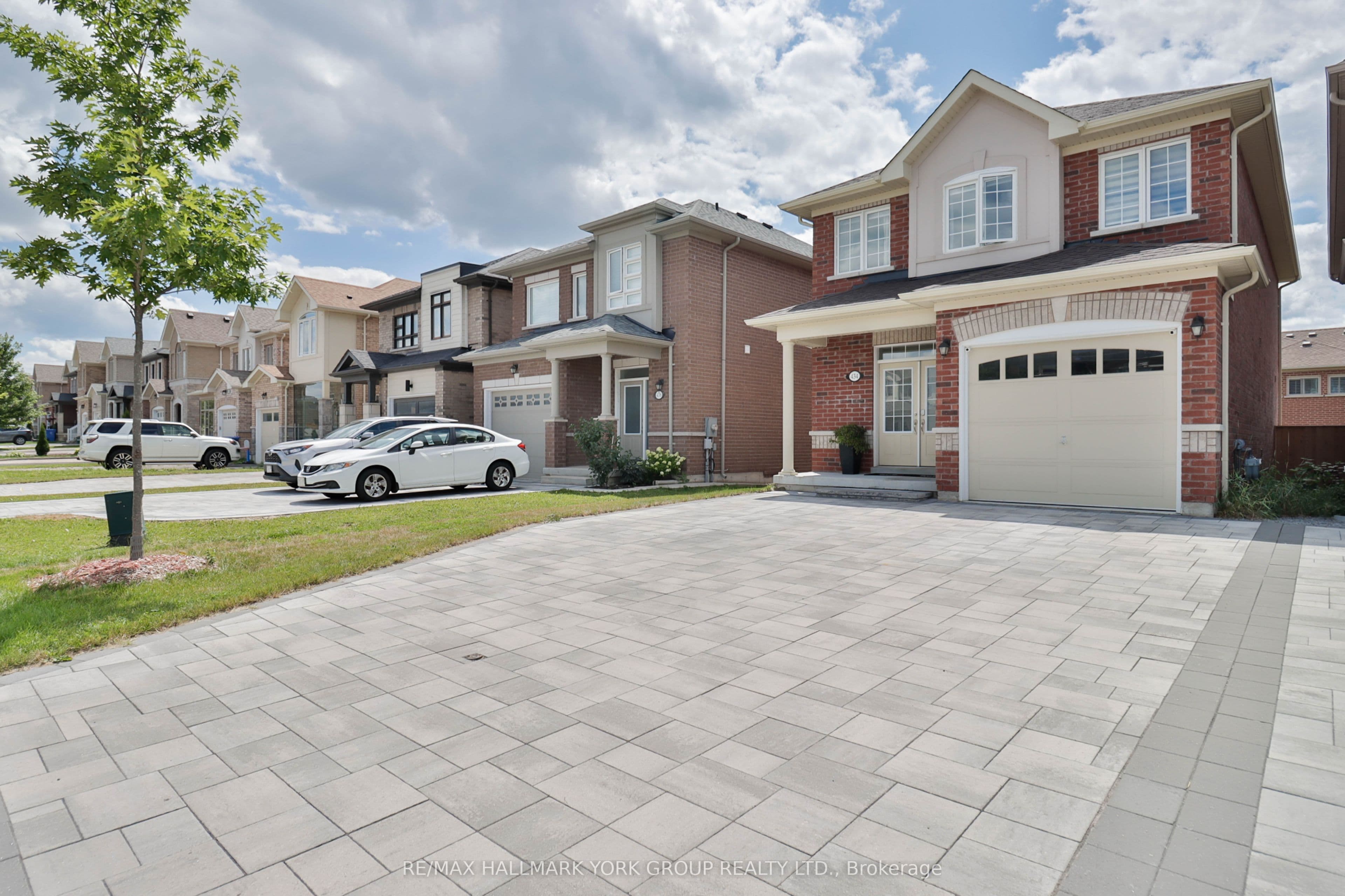 434 Ritas Avenue, Newmarket, ON L3X 2N1