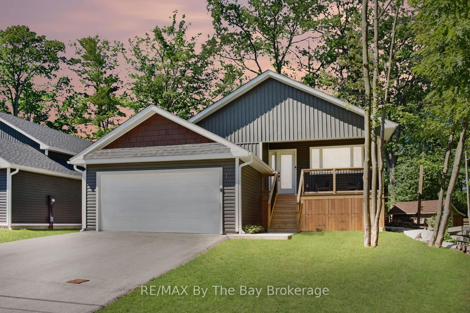 16 CARIBBEAN Drive, Wasaga Beach, ON L9Z 2W3