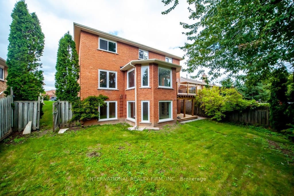 11 Coates Crescent Lower, Richmond Hill, ON L4E 2M3