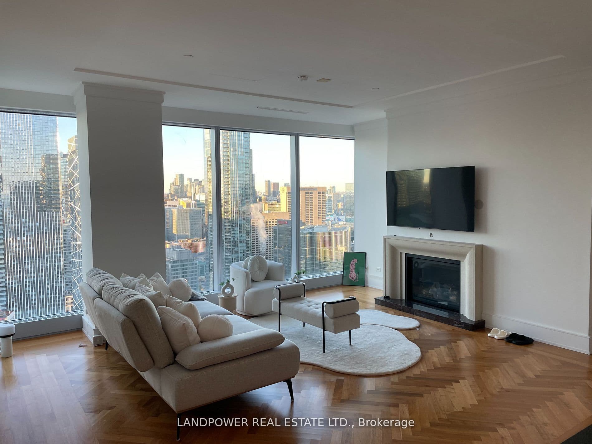183 Wellington Street 3702, Toronto, ON M5V 0A1