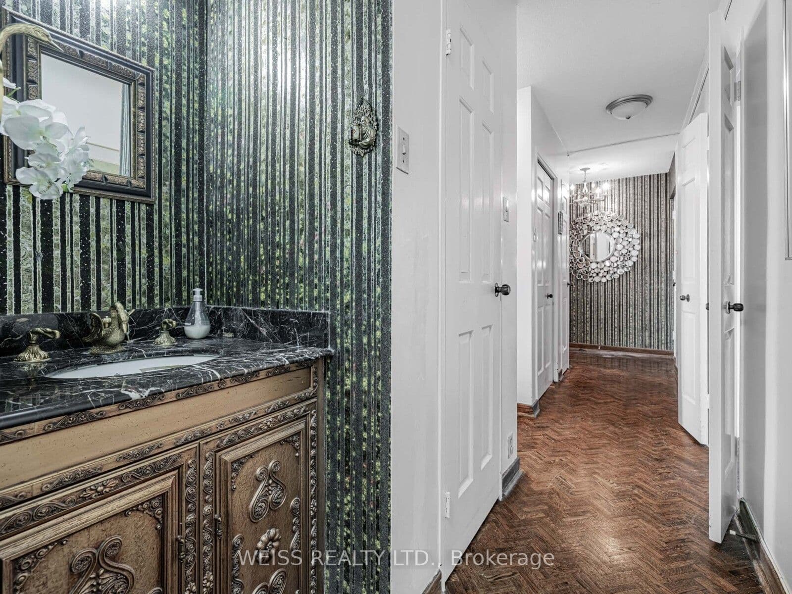 130 Neptune Drive 301, Toronto, ON M6A 1X5