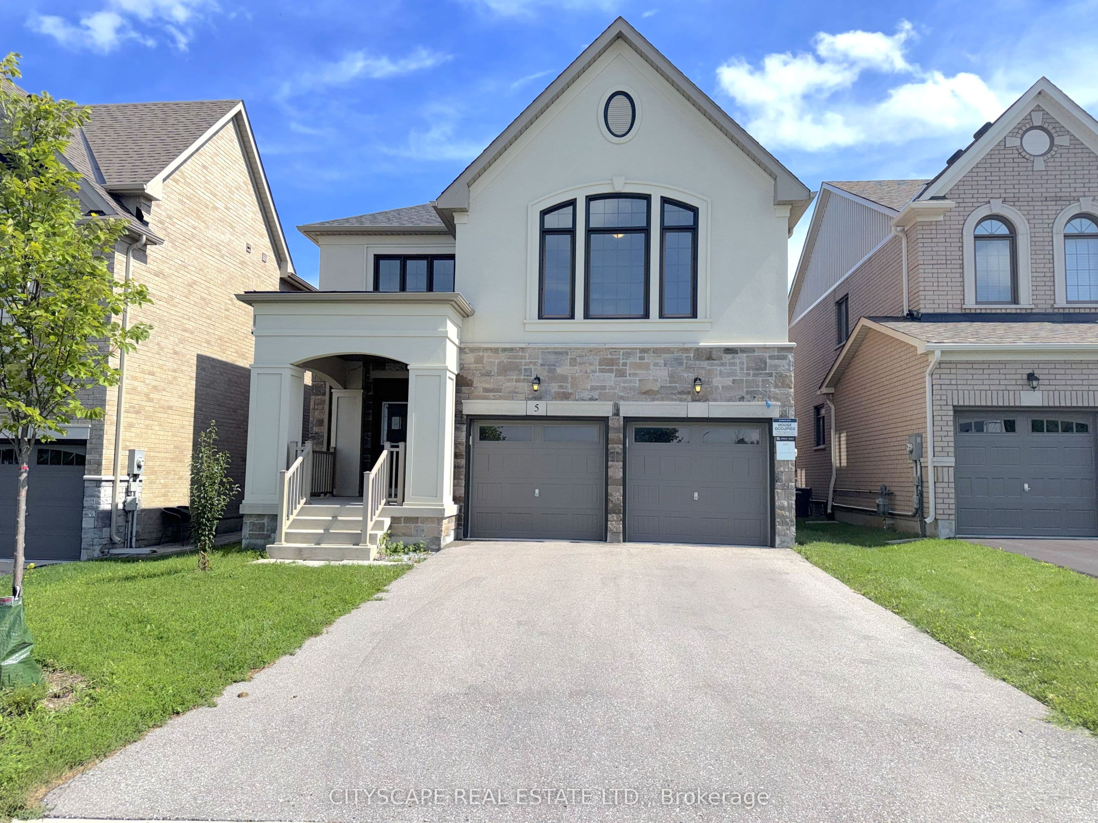 5 Pear Blossom Way, East Gwillimbury, ON L9N 0T1