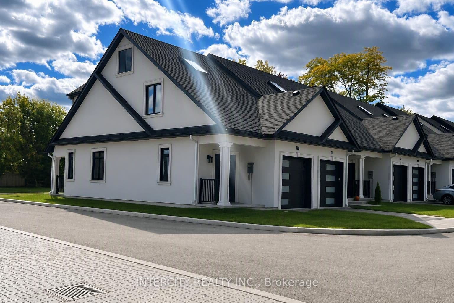 263 Barrie Street 15, Bradford West Gwillimbury, ON L3Z 4M8