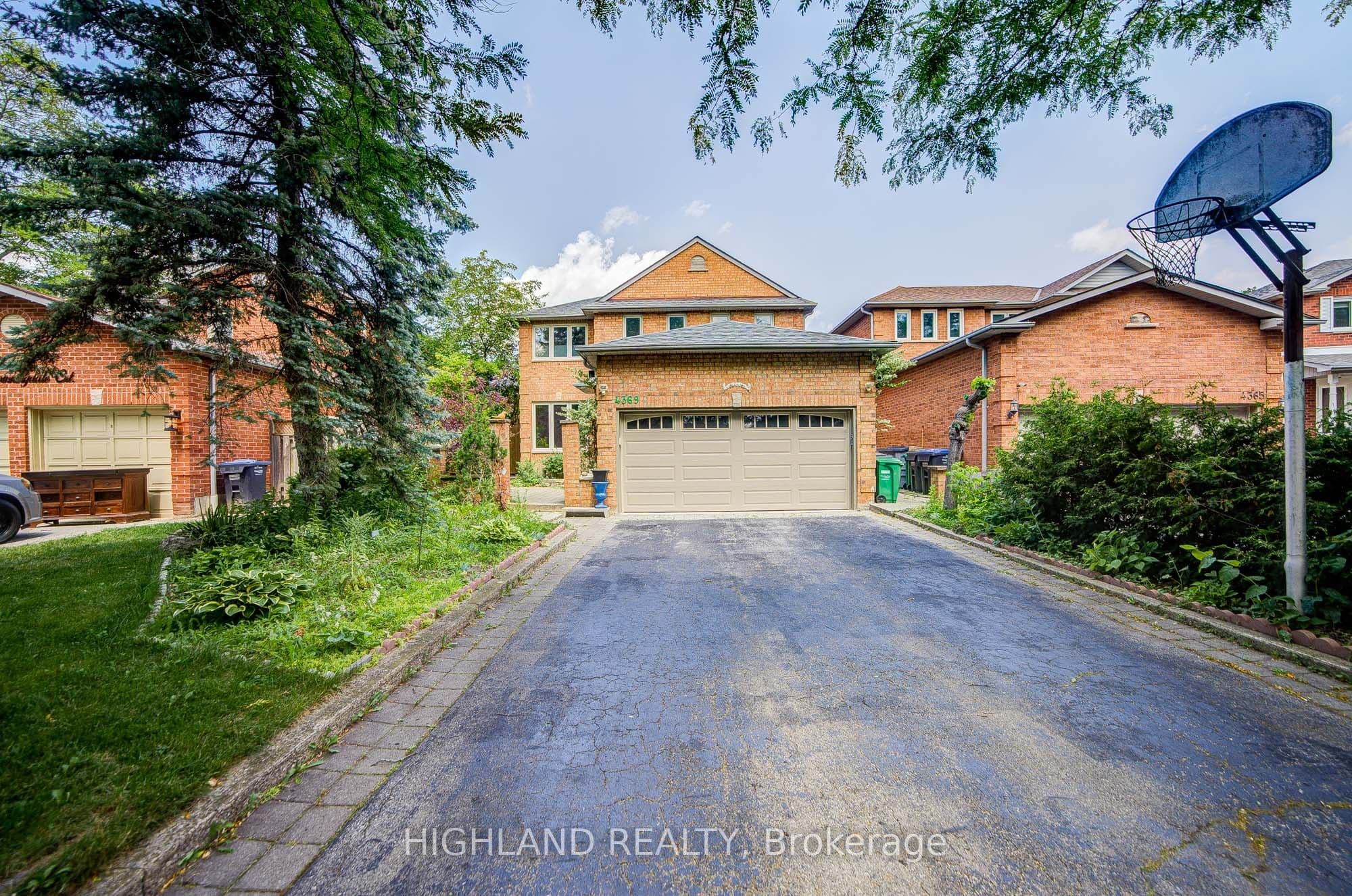 4369 Spinningdale Court, Mississauga, ON L5M 3J9