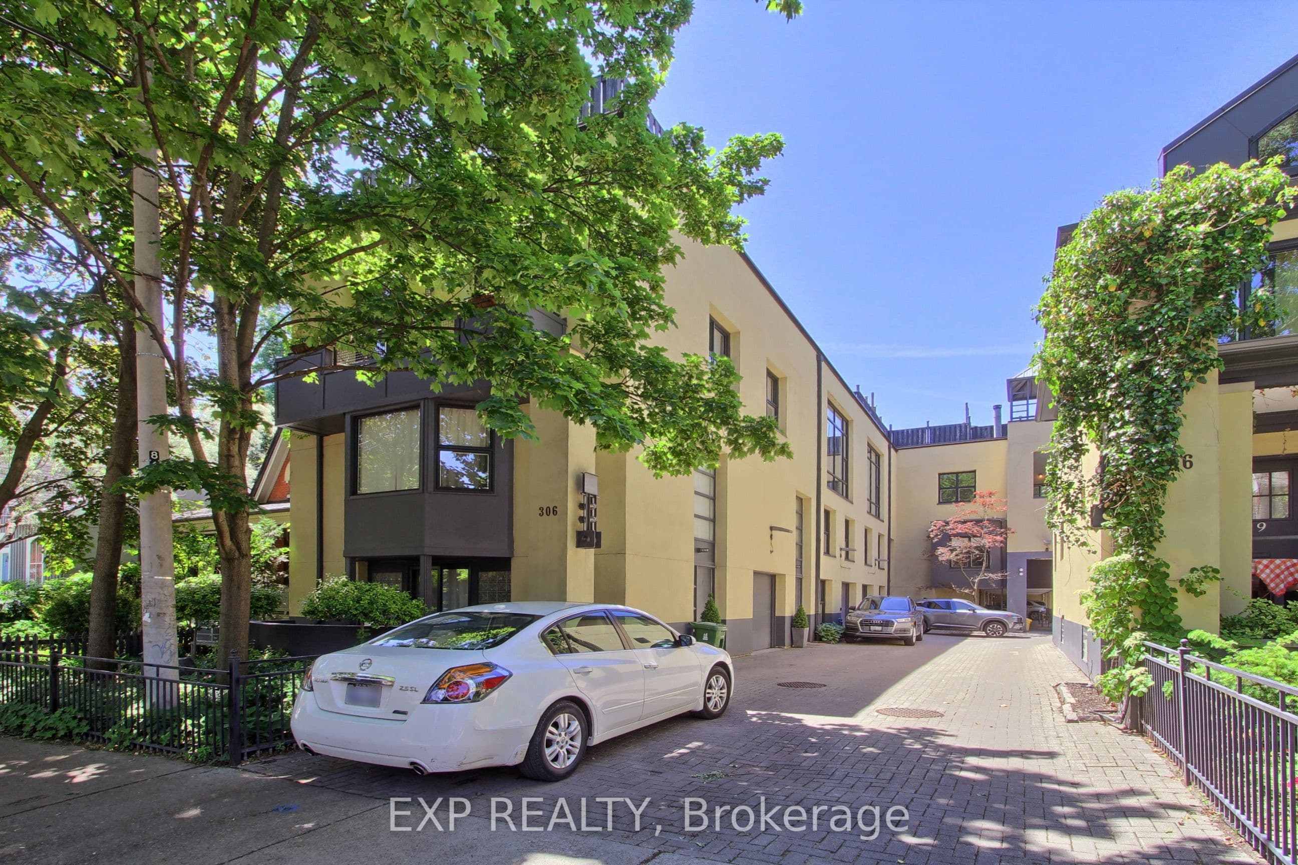 306 Sackville Street 4, Toronto, ON M5A 3G2