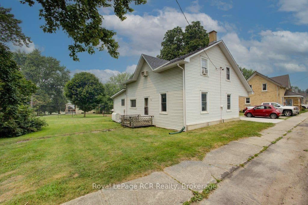 14 William Street, Perth East, ON N0K 1M0