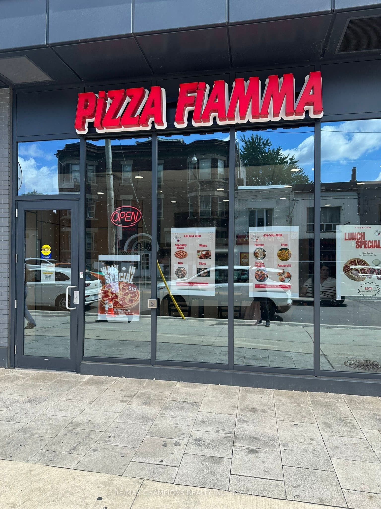 2382 Dundas Street W, Toronto, ON M6P 1W9