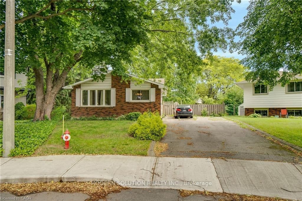 108 Fassett Court, Hamilton, ON L9G 4E7