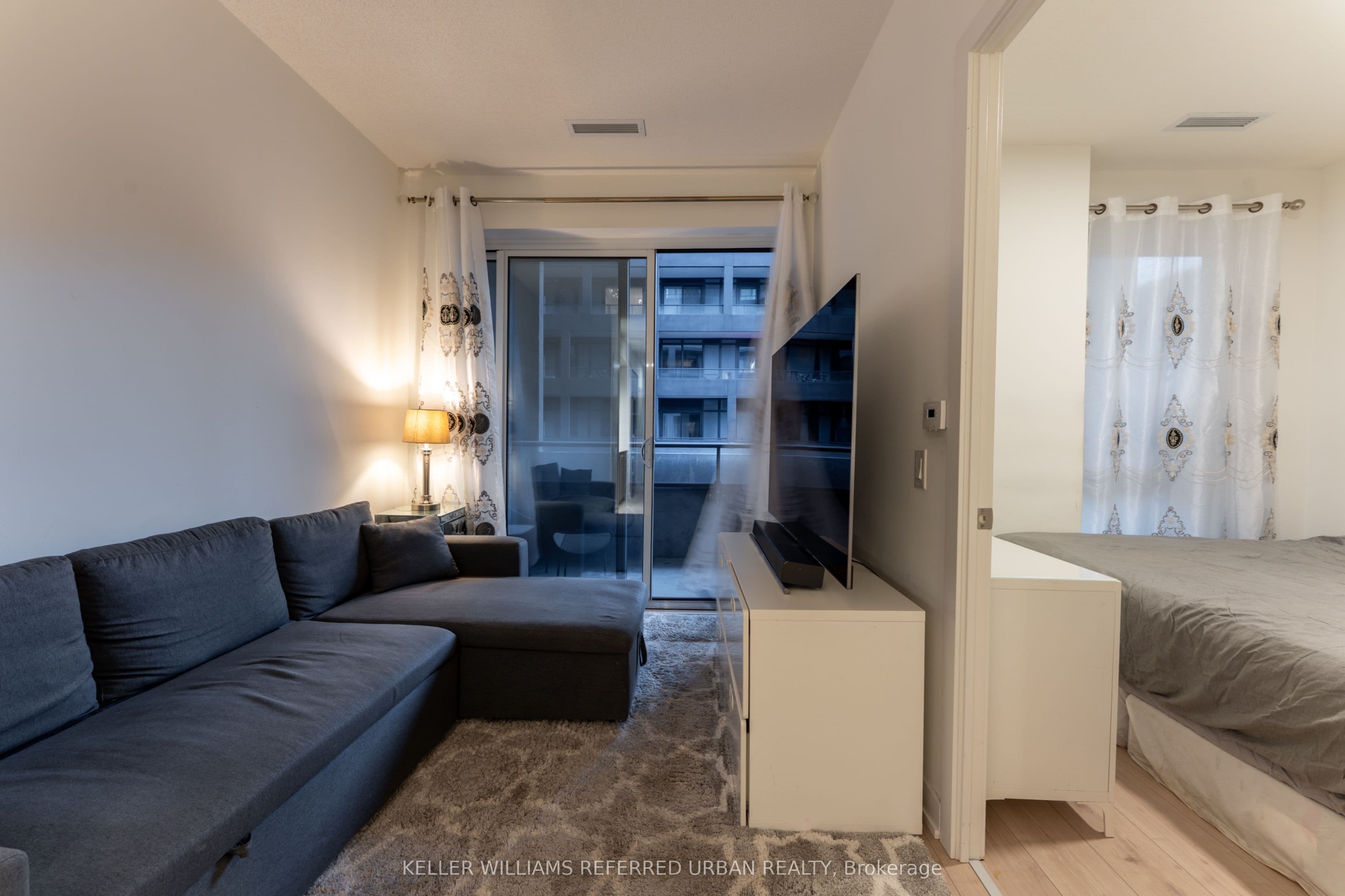9 Tecumseth Street 206, Toronto, ON M5V 0S5
