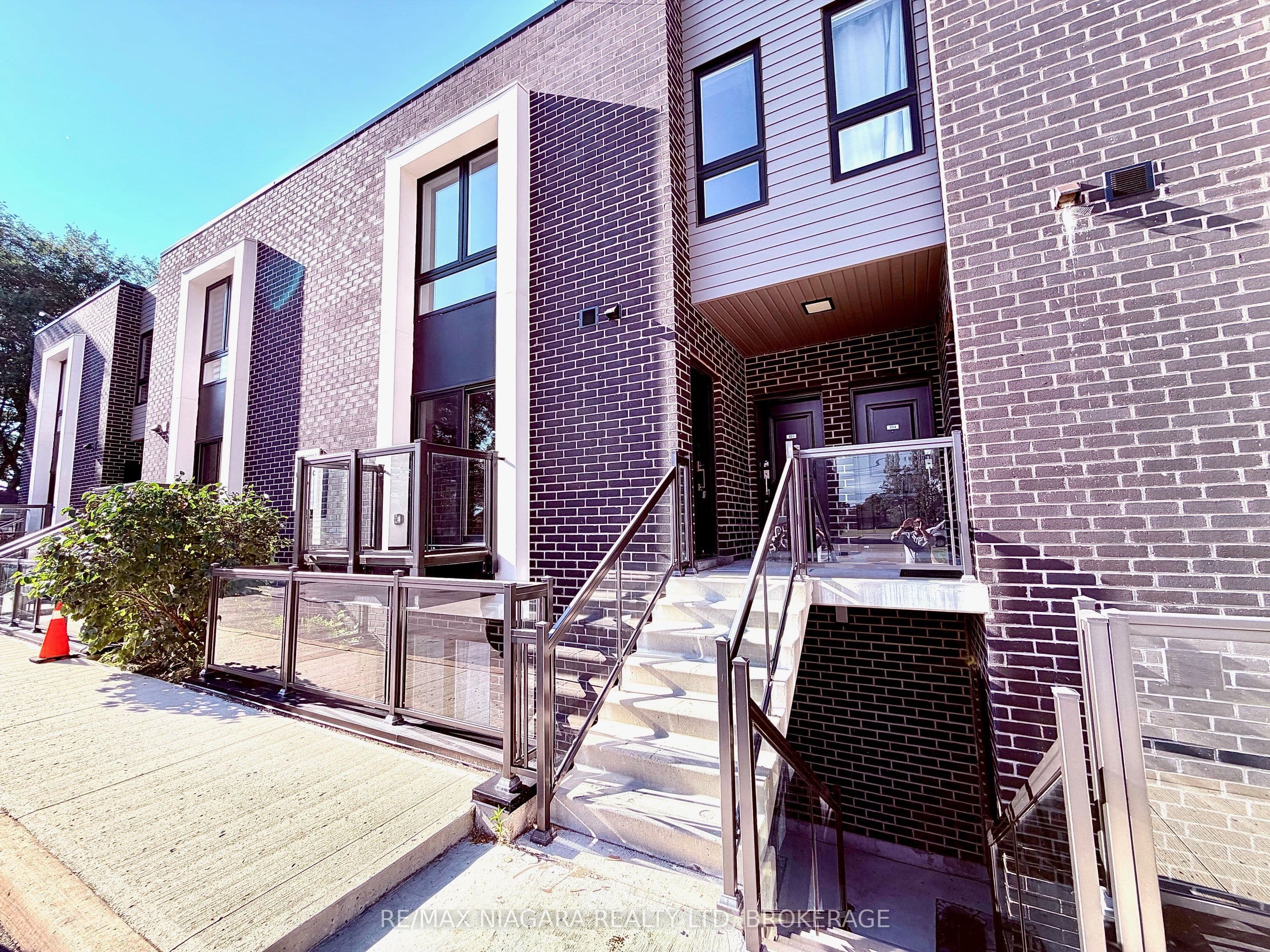 6065 McLeod Road, Niagara Falls, ON L2G 0Z7