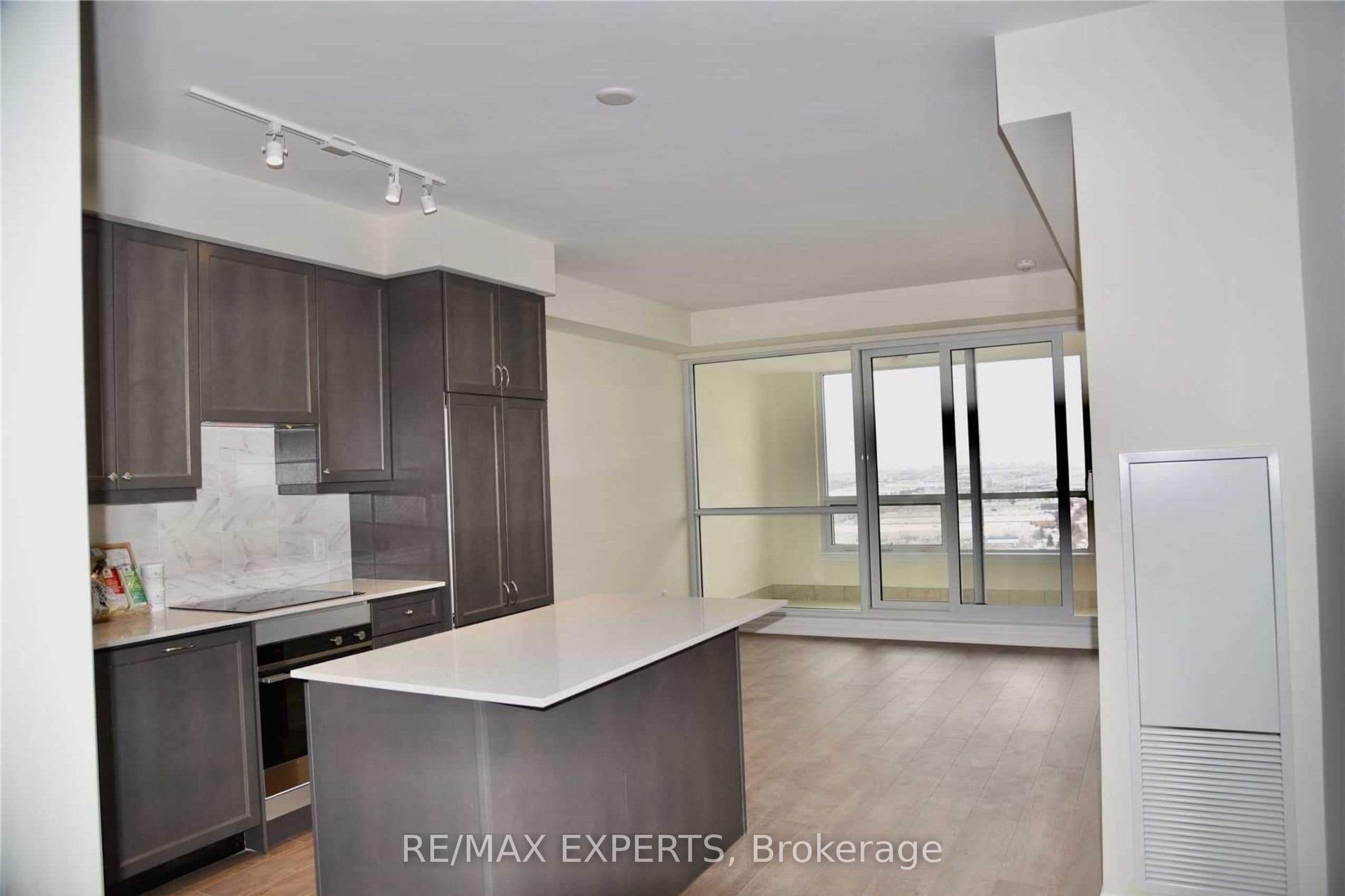 9075 Jane Street 2307, Vaughan, ON L4K 0L7