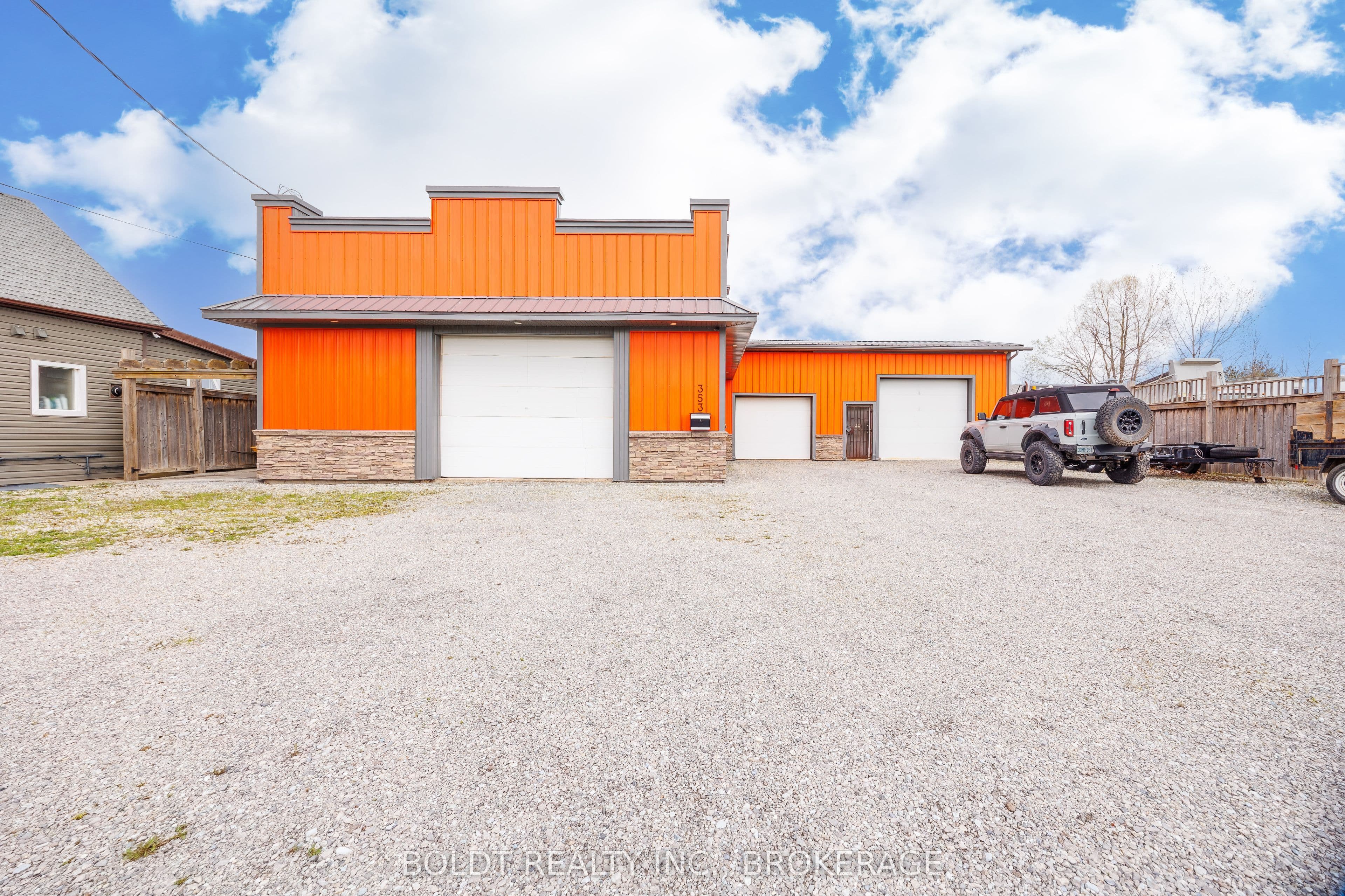 353 Dain Avenue, Welland, ON L3B 3E8