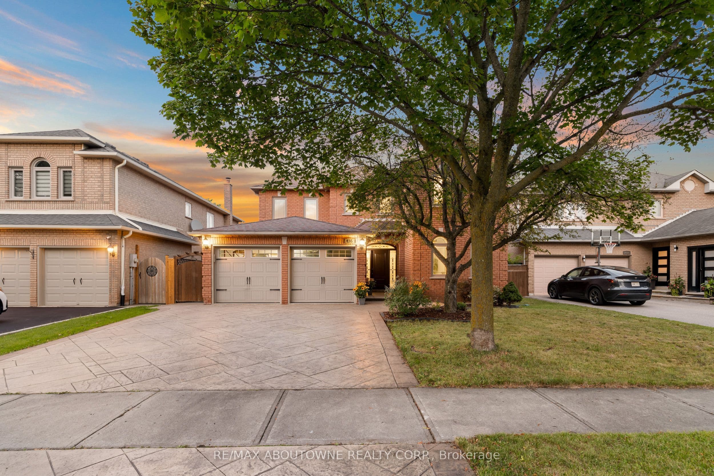 435 March Crescent, Oakville, ON L6H 5X7