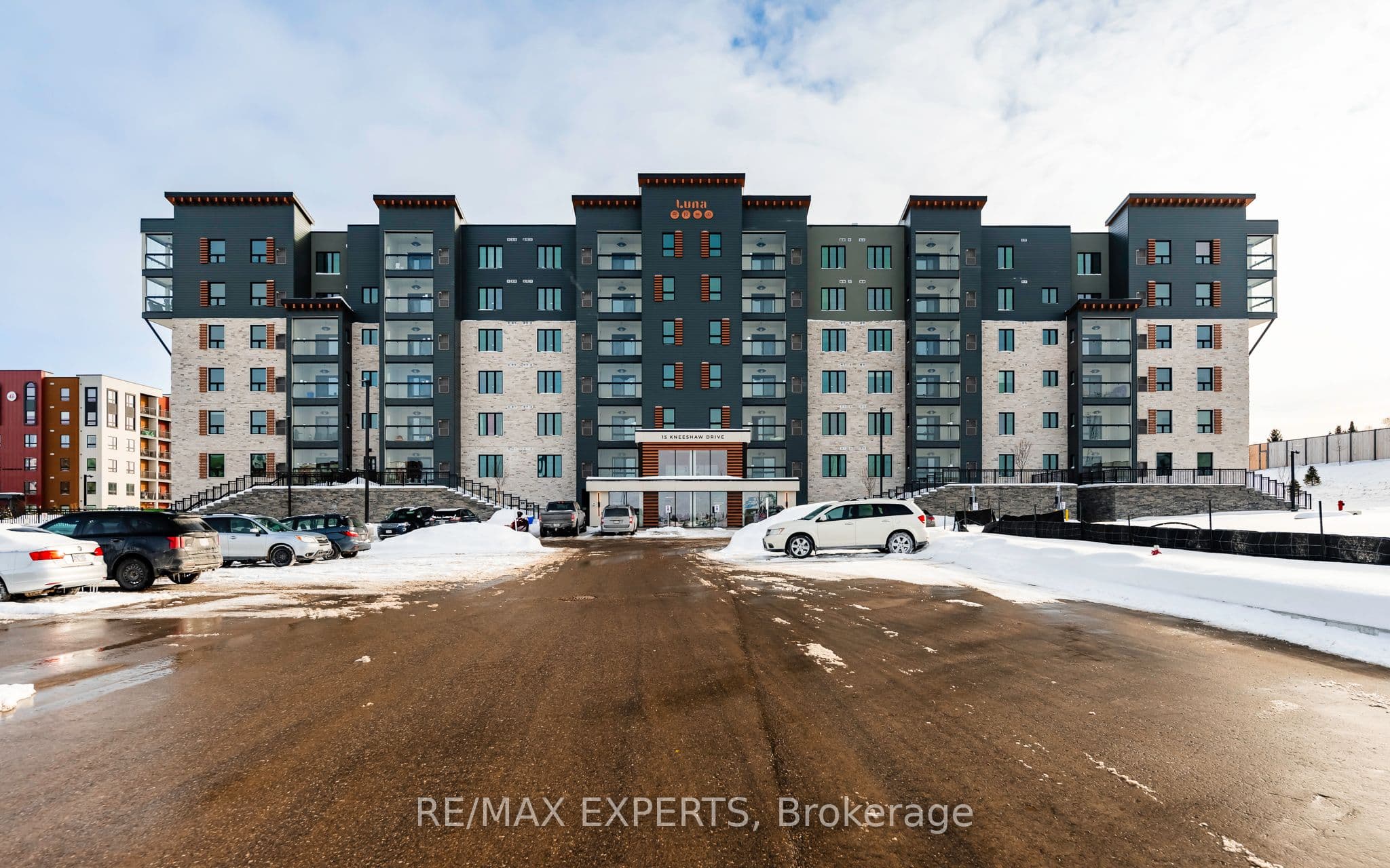 15 Kneeshaw Drive 409, Barrie, ON L9J 0X9