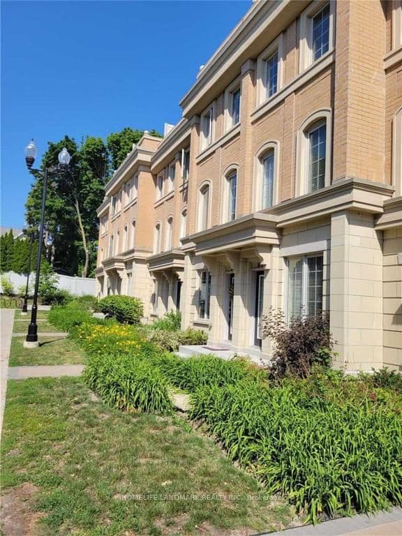 50 Hargrave Lane 4, Toronto, ON M4N 0A4