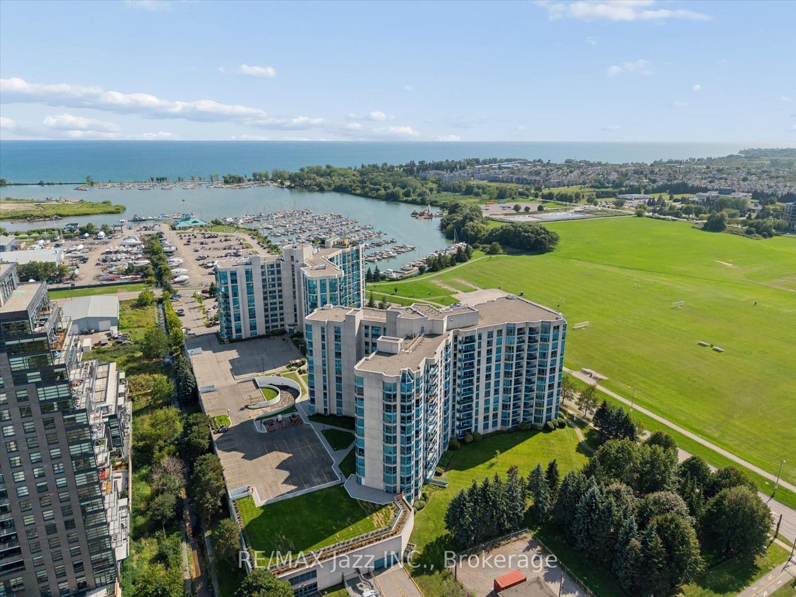 360 Watson Street W 1003, Whitby, ON L1H 6P1