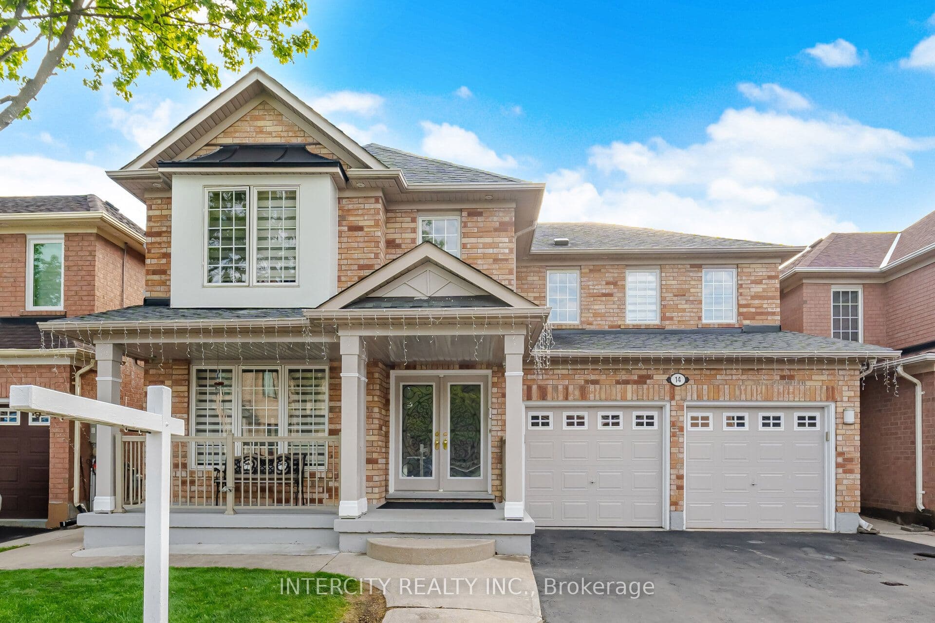 14 Maldives Crescent, Brampton, ON L6P 1L5
