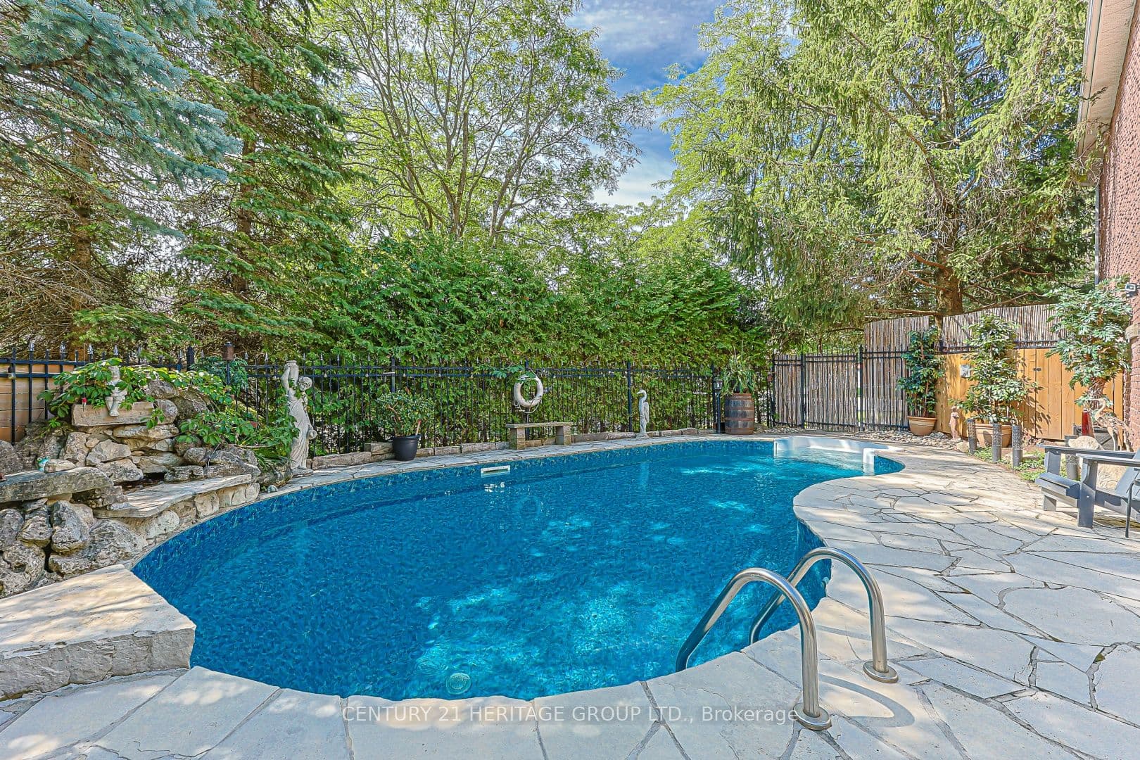 169 Delayne Drive, Aurora, ON L4G 5B7