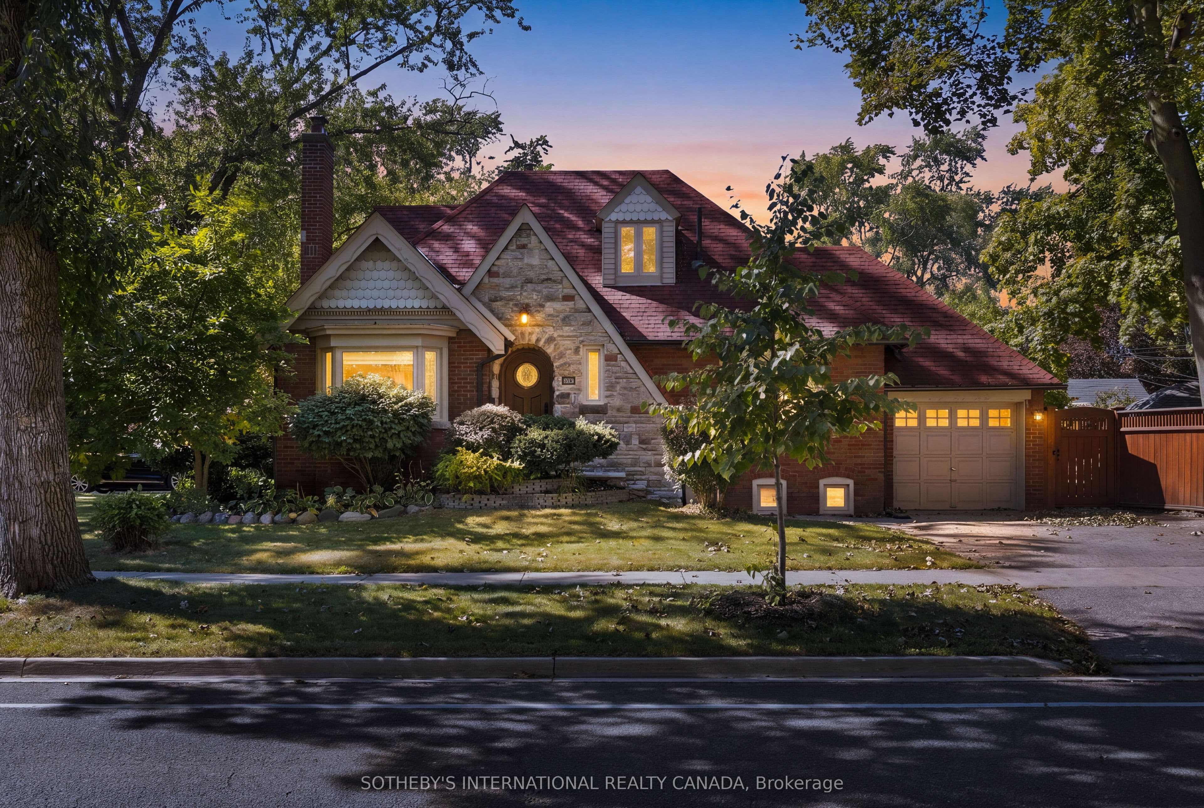 1048 Royal York Road, Toronto, ON M8X 2G7